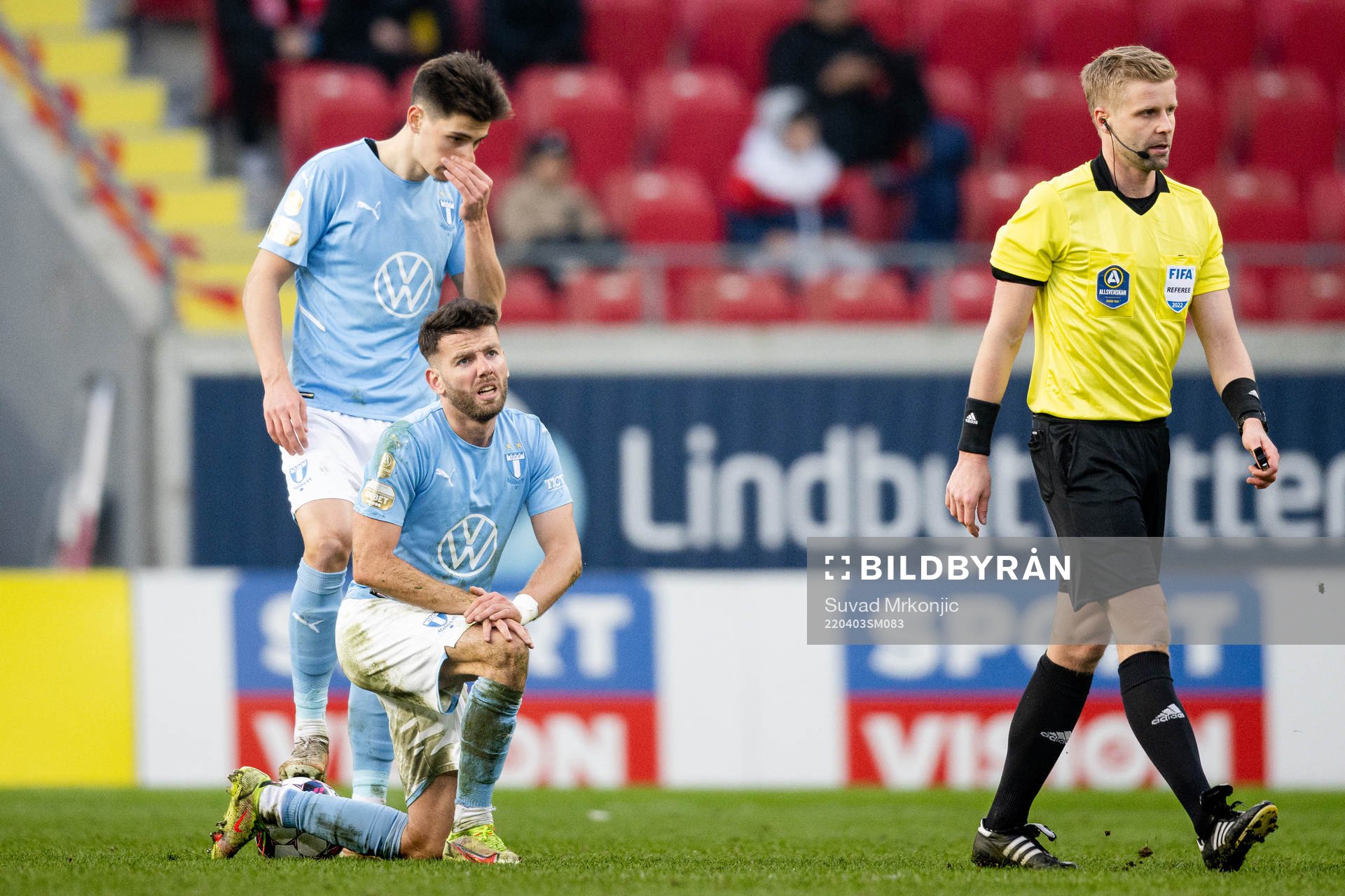 Malmö FFs Dennis Hadzikadunic  och Erdal Rakip deppar