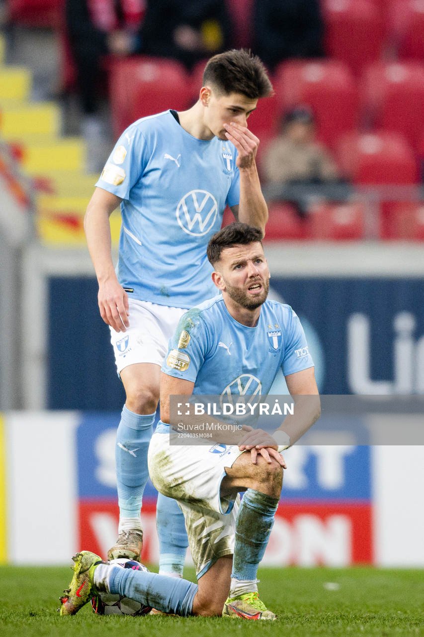 Malmö FFs Dennis Hadzikadunic  och Erdal Rakip deppar