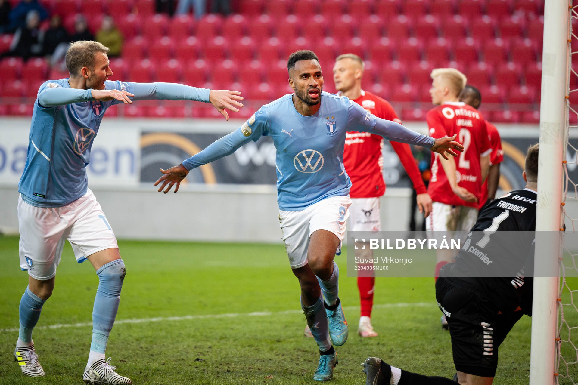 Malmö FFs Ola Toivonen och Isaac Kiese Thelin jublar