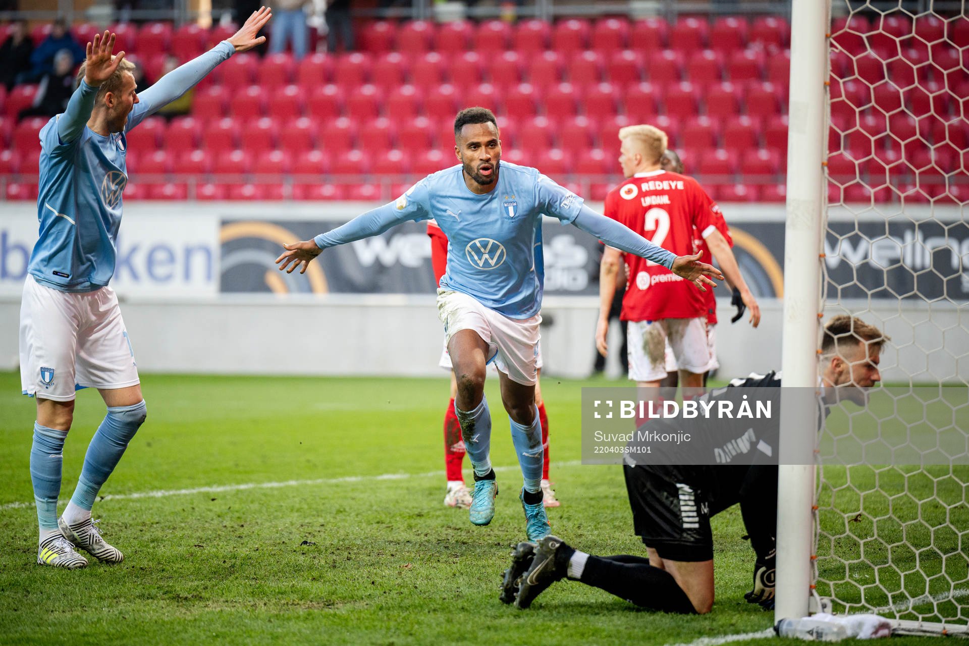 Malmö FFs Ola Toivonen och Isaac Kiese Thelin jublar