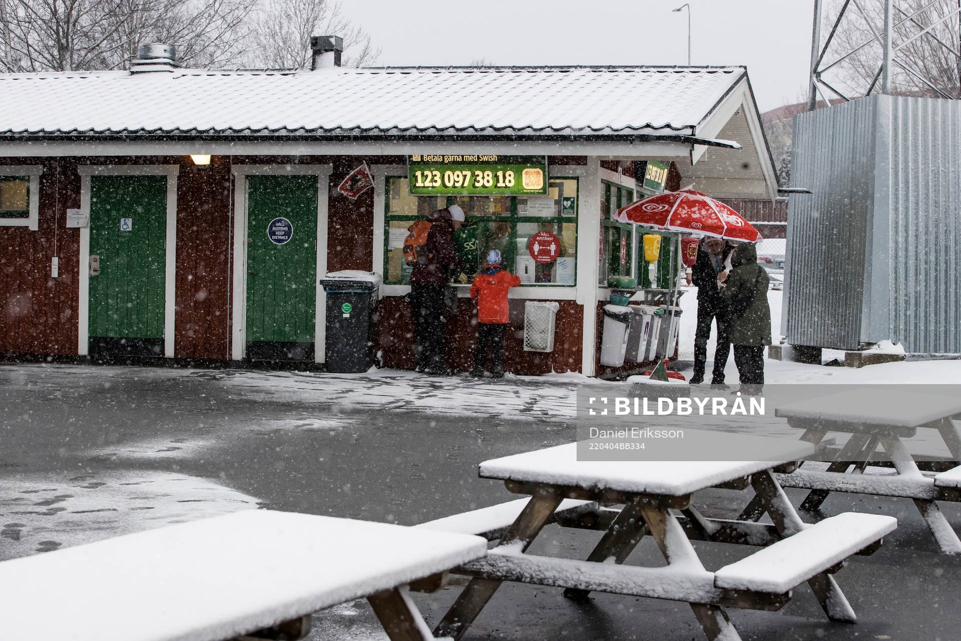 Kiosk på Domnarsvallen innan fotbollsmatchen i Superettan