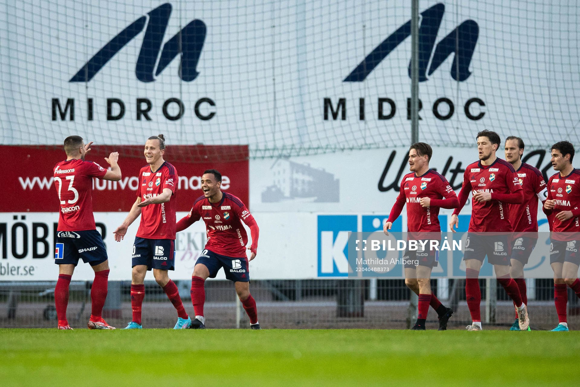 Östers Marc Rochester Sörensen jublar med lagkamrater