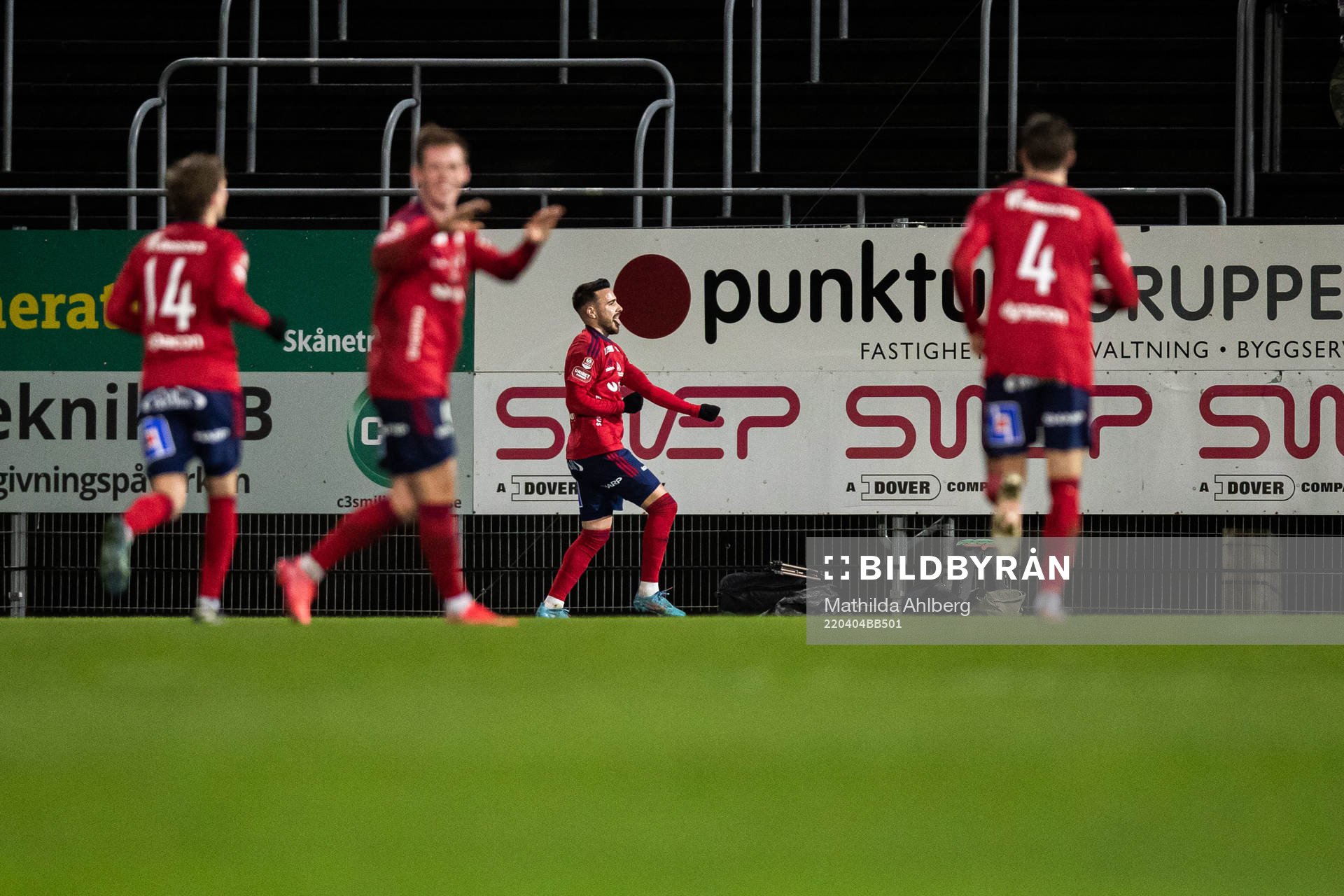 Östers Dzenis Kozica jublar efter 3-1 under fotbollsmatchen i Superettan mellan Landskrona och Öster den 4 april 2022 i Landskrona. 