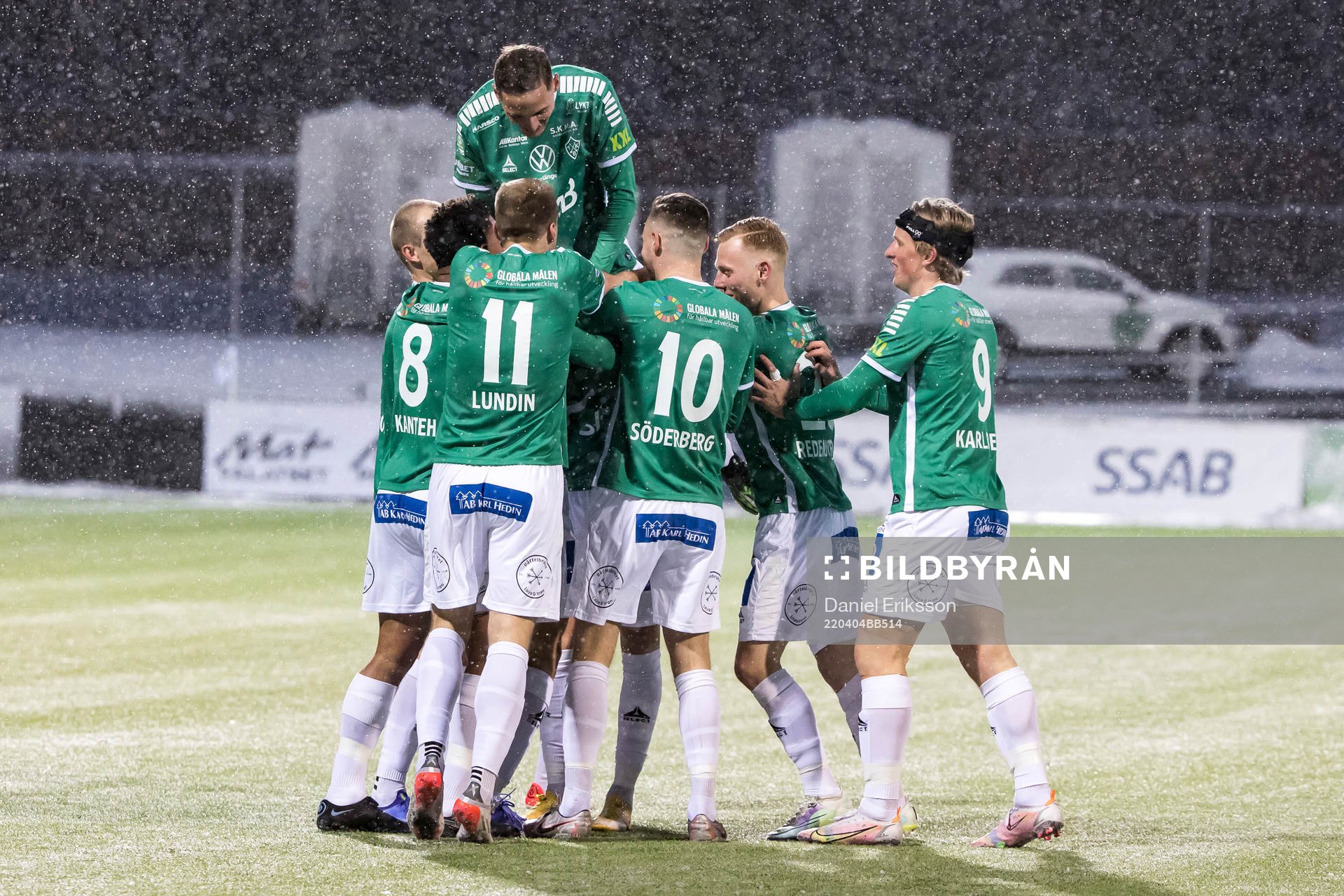 Brages spelarna jublar efter 3-0 under fotbollsmatchen i Superettan mellan Brage och Örebro den 4 april 2022 i Borlänge. 