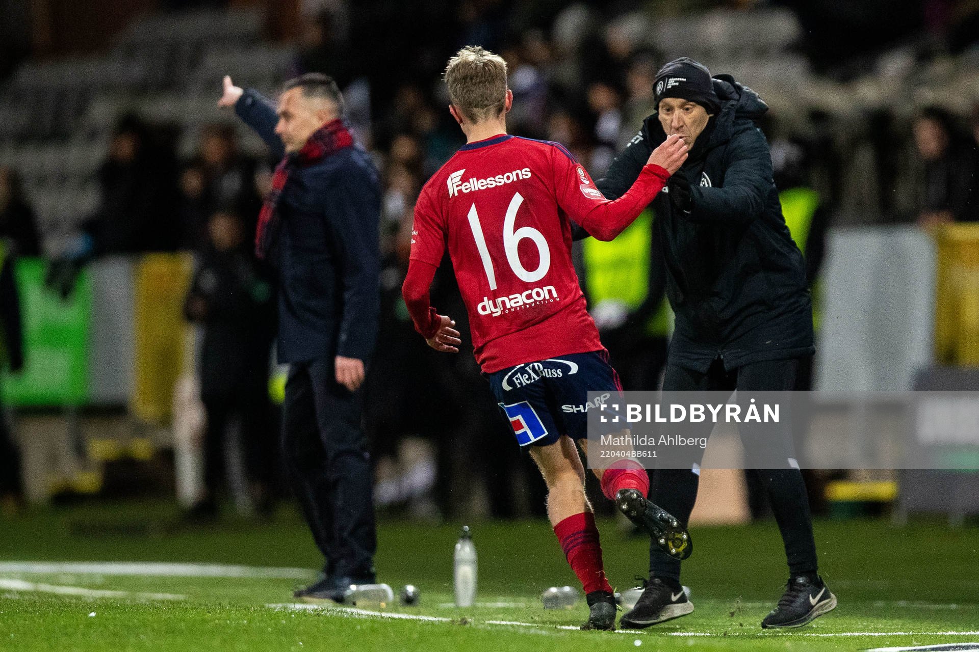 Östers Isak Magnusson och Landskronas tränare Billy