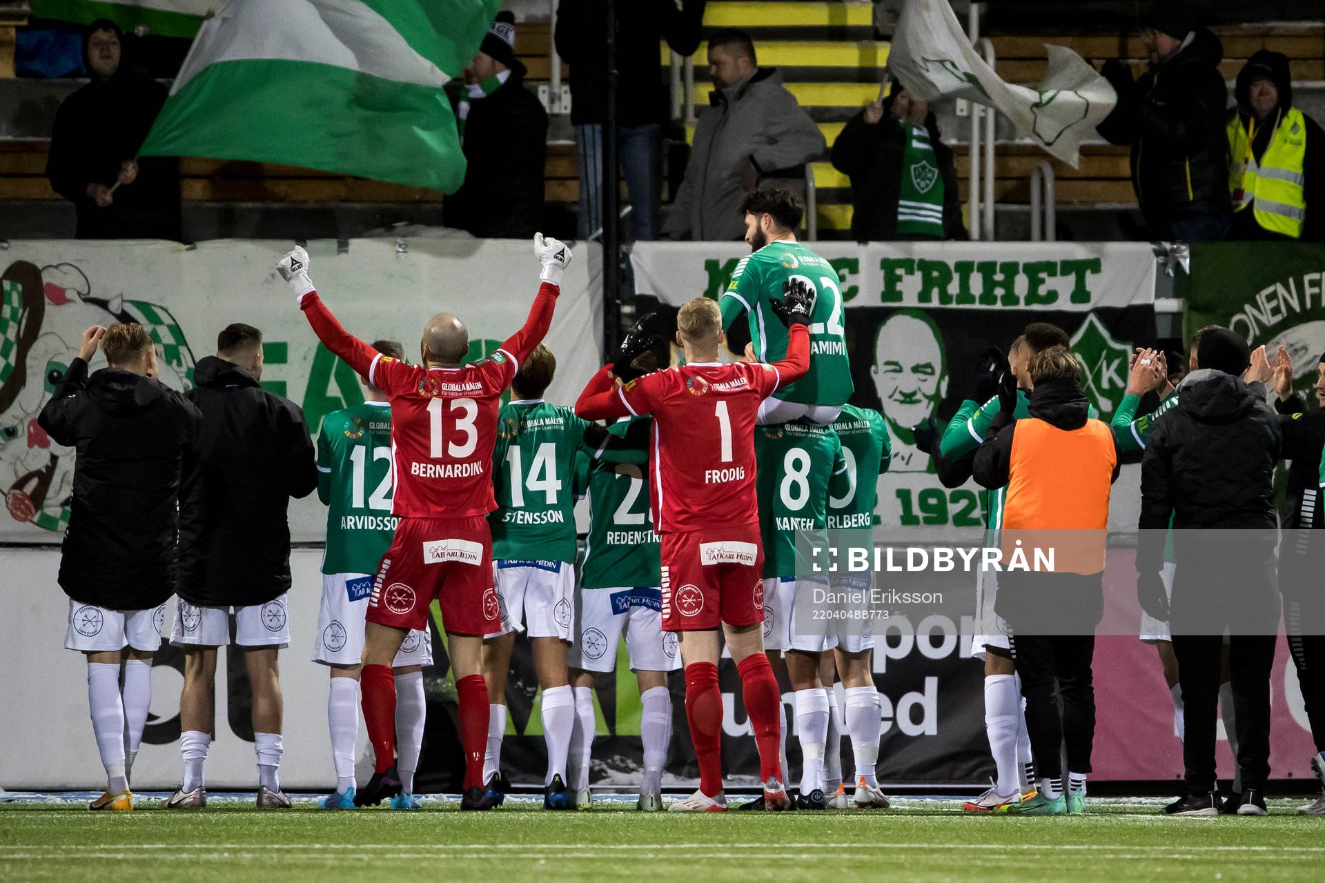 Brages spelaran jublar efter segern under fotbollsmatchen i Superettan mellan Brage och Örebro den 4 april 2022 i Borlänge. 