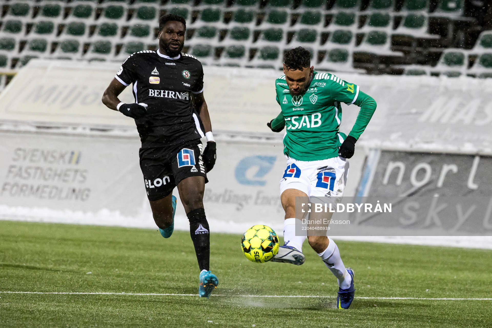 Brages Joakin Persson och Örebros Nasiru Moro