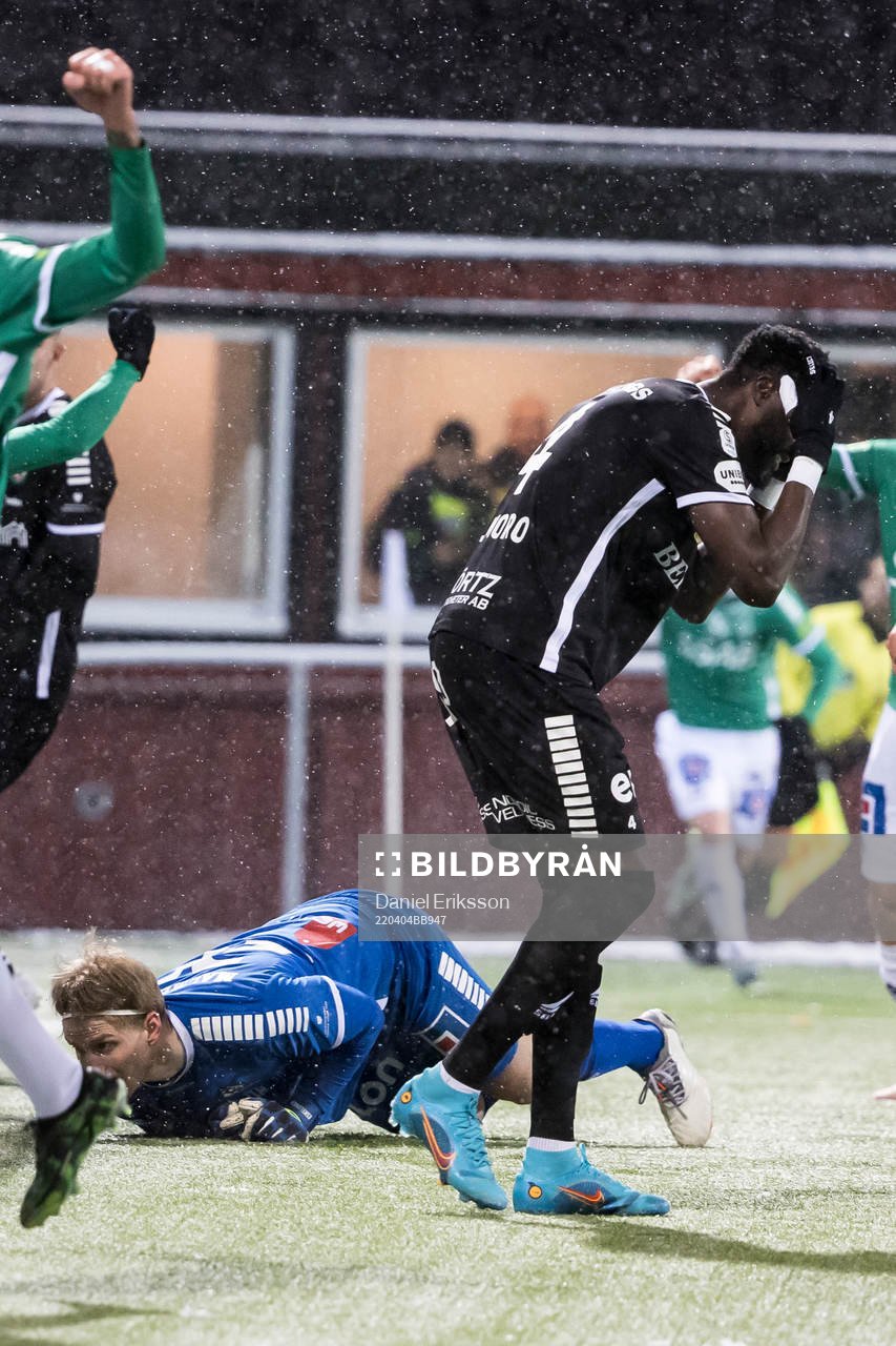Örebros Nasiru Moro deppar