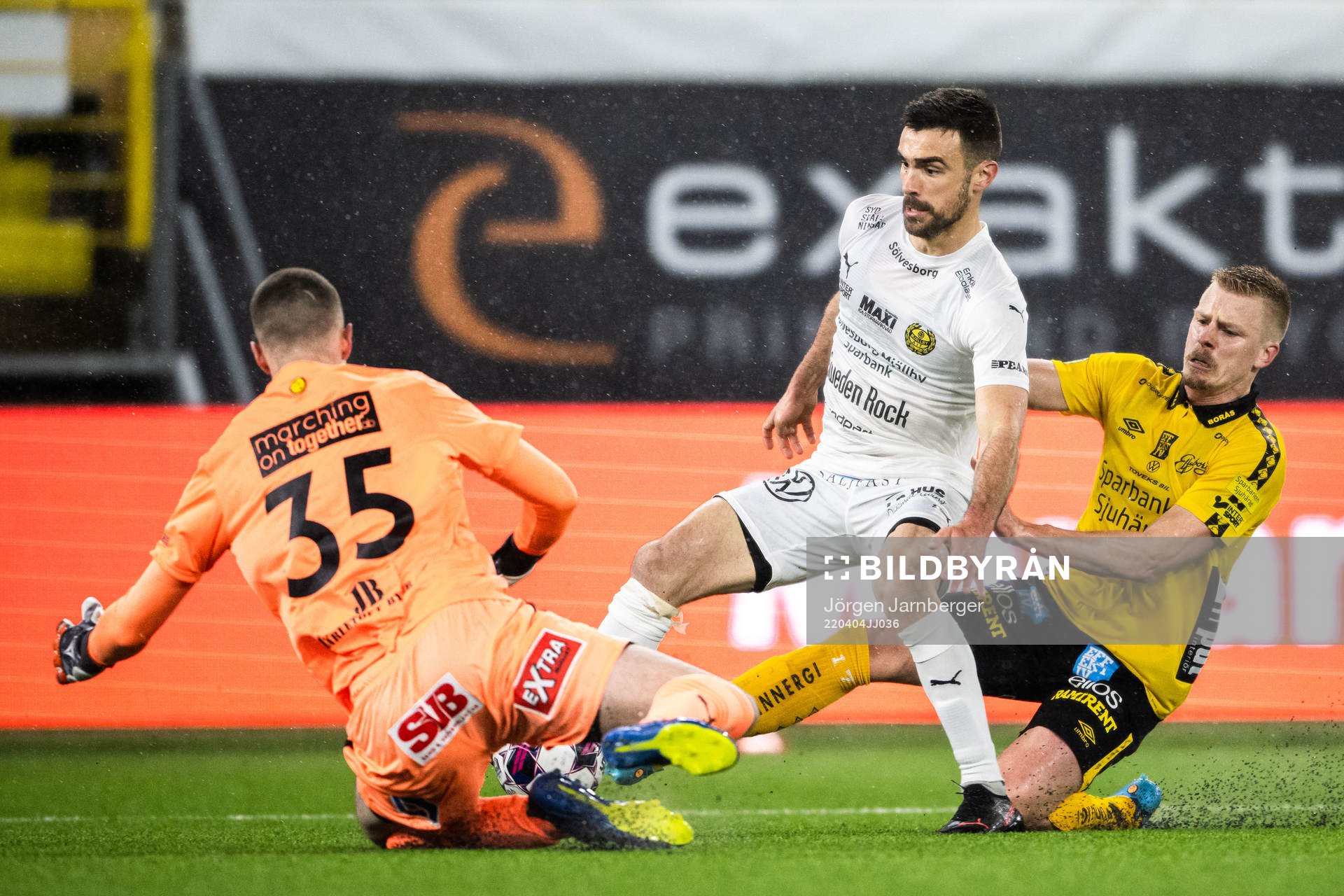 Mjällbys målvakt Samuel Brolin och Carlos Moros Gracia