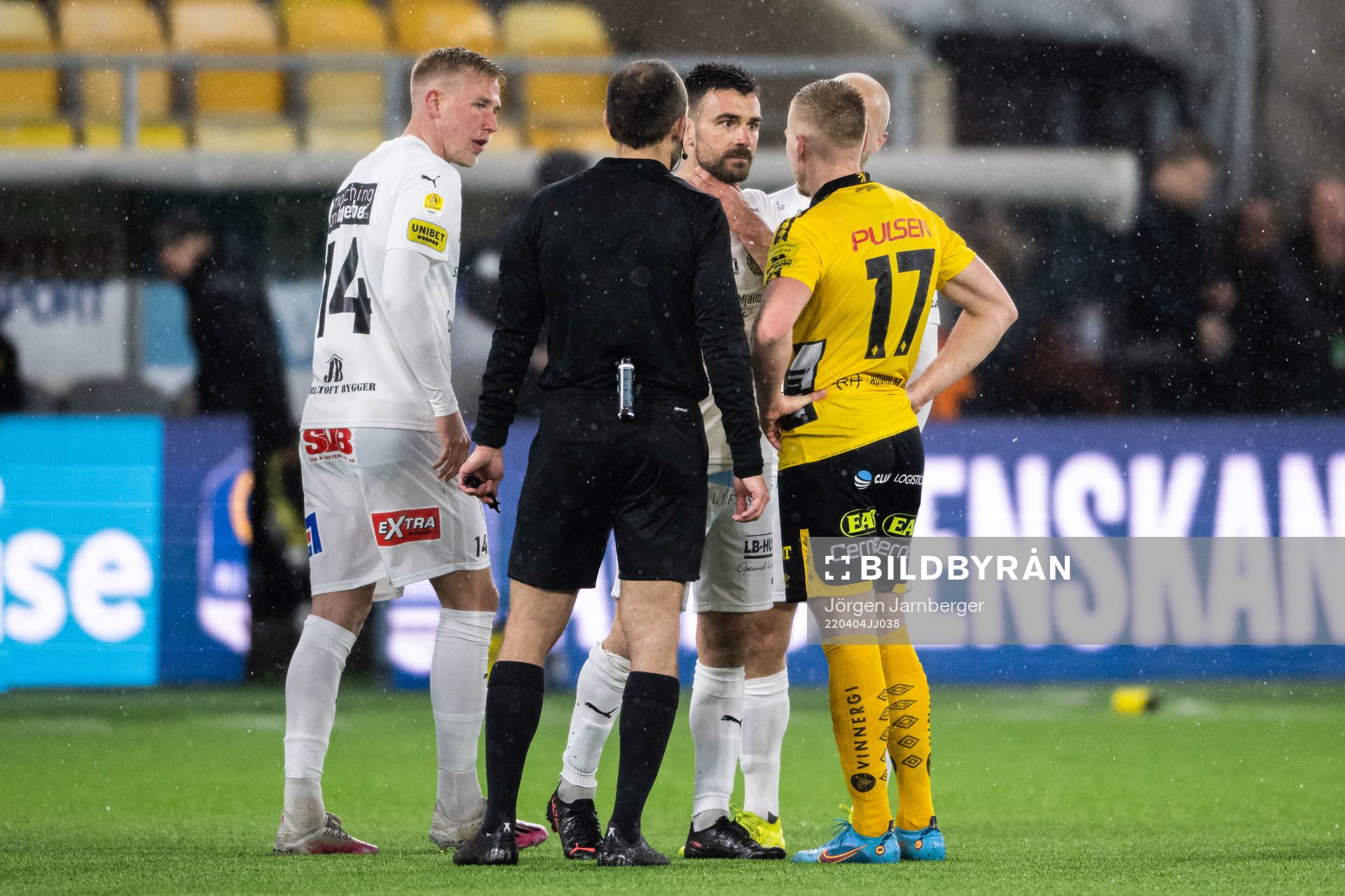 Mjällbys Carlos Moros Gracia och Elfsborgs Per Frick i