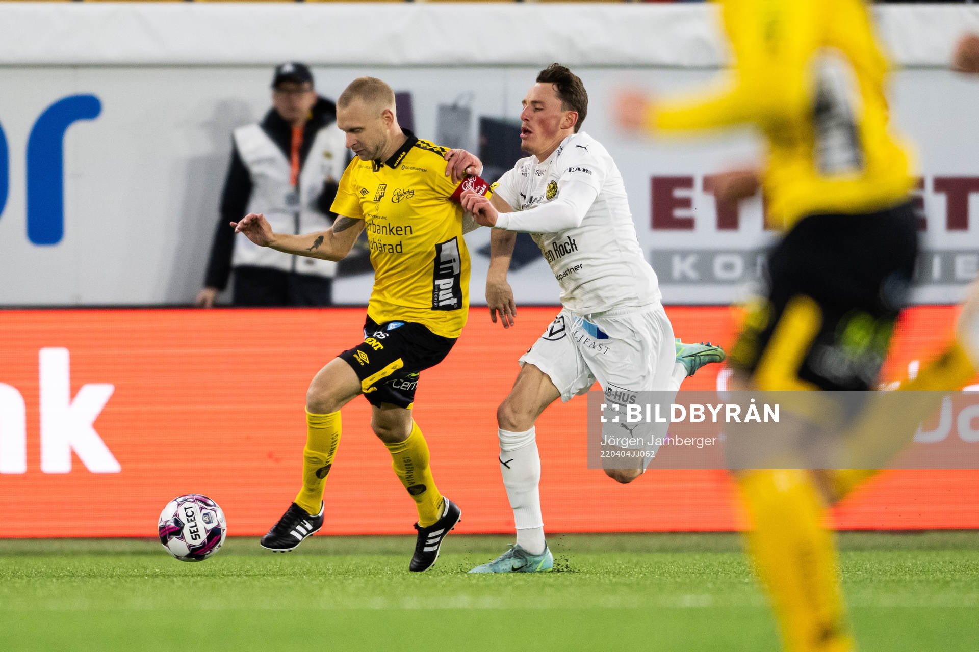 Elfsborgs Johan Larsson och Mjällbys Noah Persson