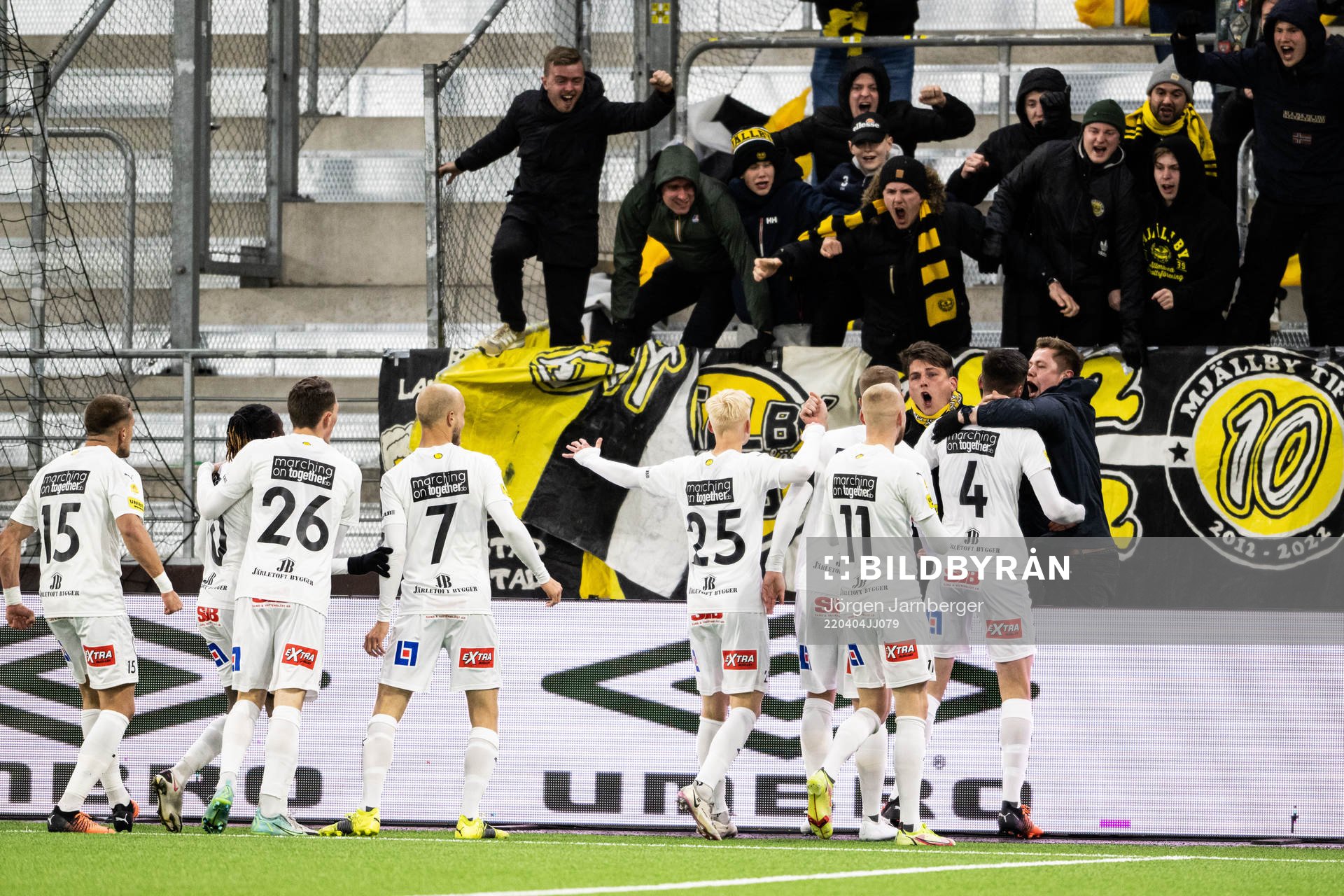 Mjällbys spelare jublar