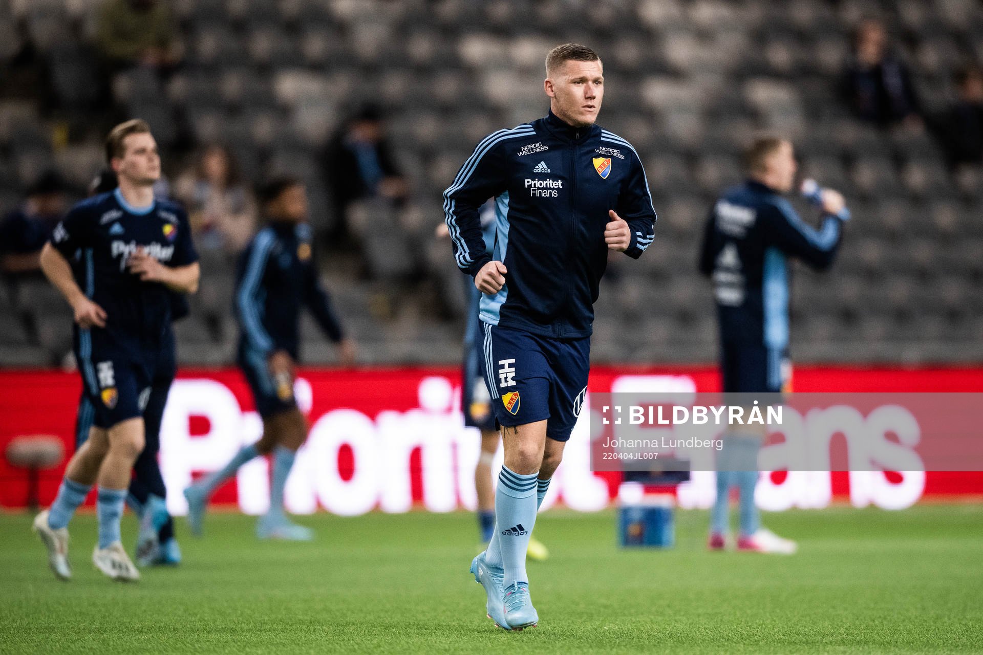 Djurgårdens Victor Edvardsen värmer upp