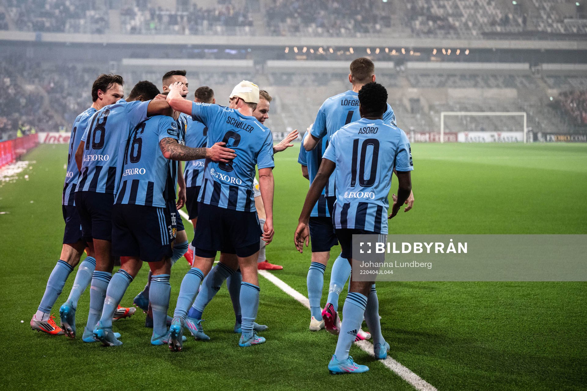 Djurgårdens Victor Edvardsen jublar med lagkamrater