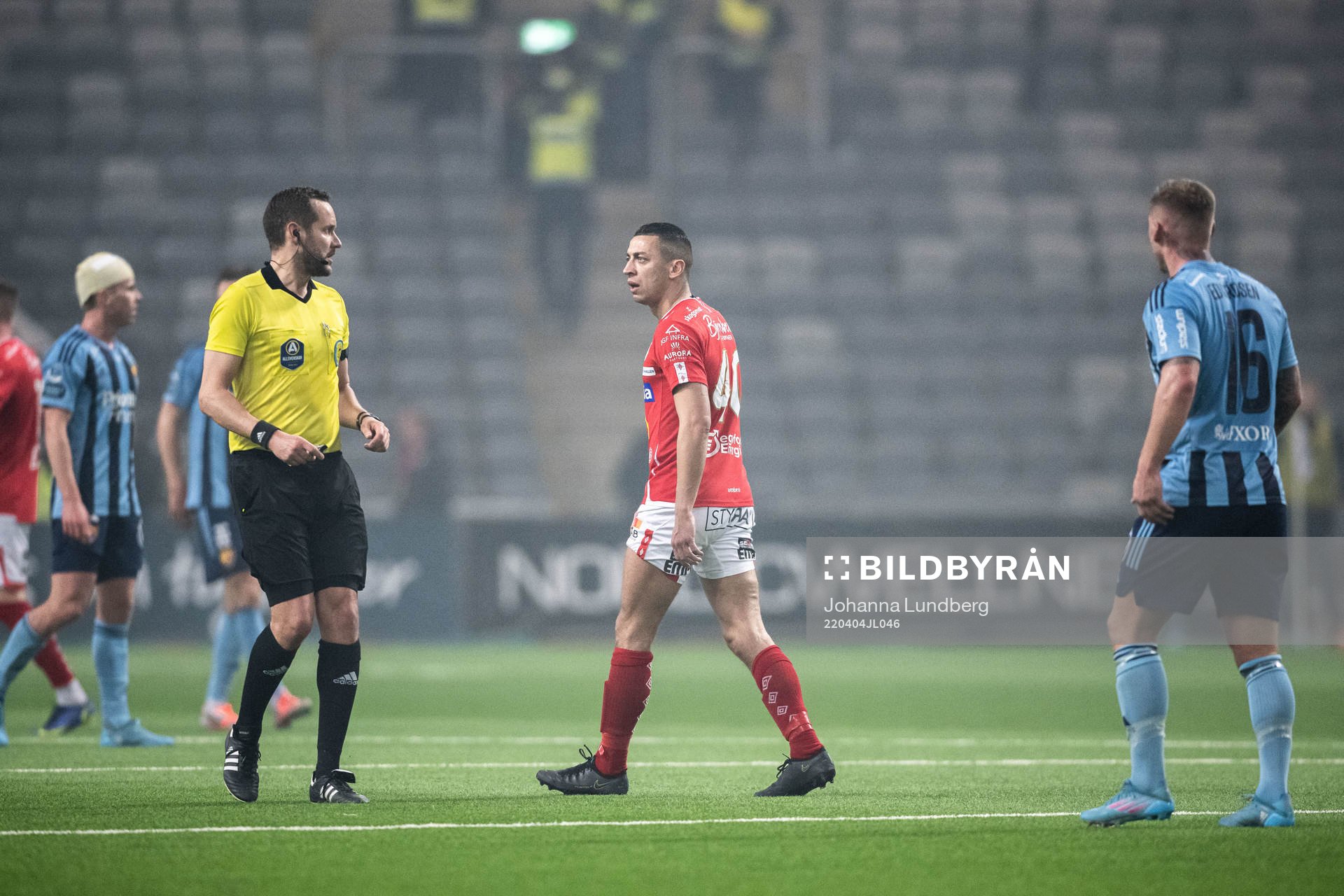 Domare Victor Wolf, Degerfors Nikola Djurdjic och