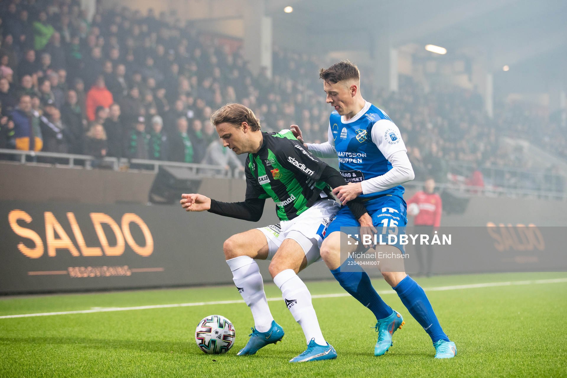 GAIS Gustav Lundgren och Oddevolds Elliot Stroud under fotbollsmatchen i Ettan Södra mellan den GAIS och Oddevold 4 april 2022 i Göteborg. 