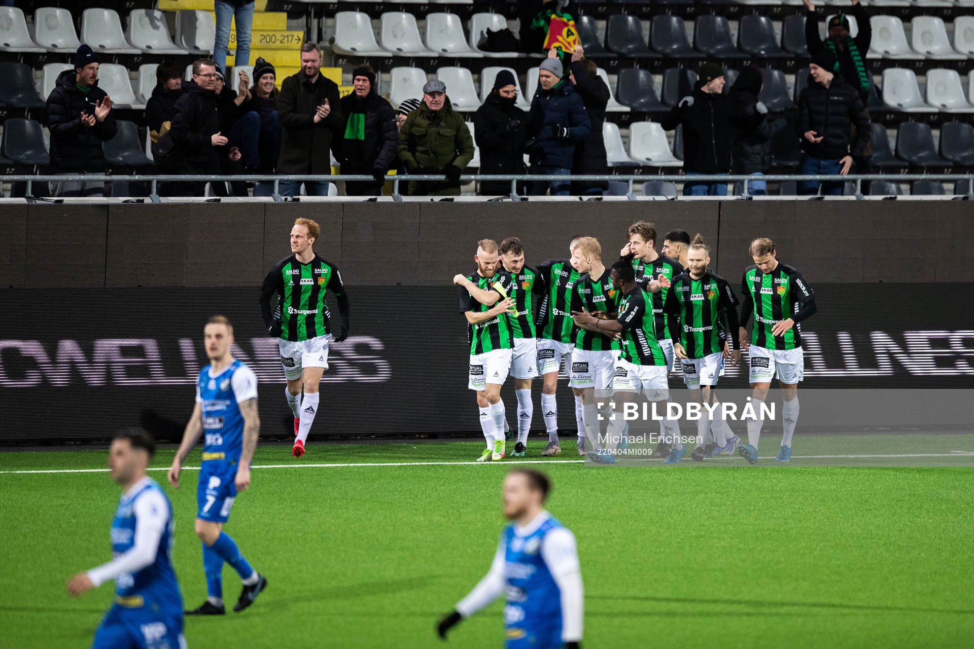 GAIS Ben Morris jublar med lagkamrater