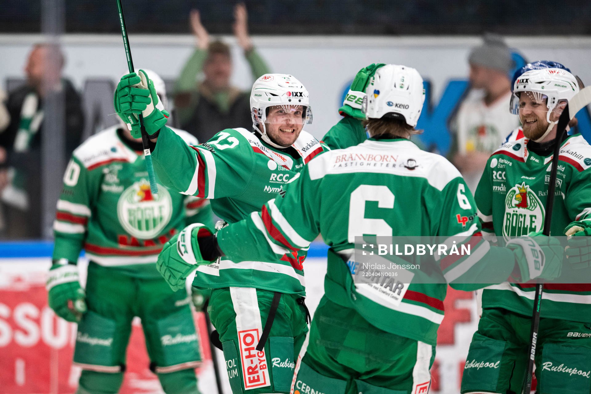 Rögles spelare jublar