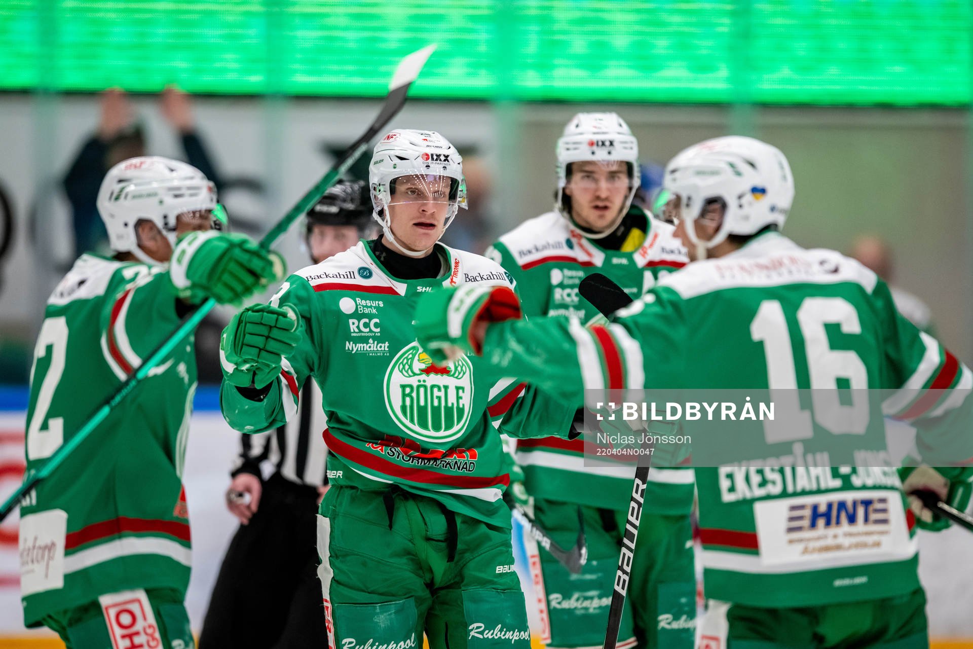 Rögles Anton Bengtsson  jublar