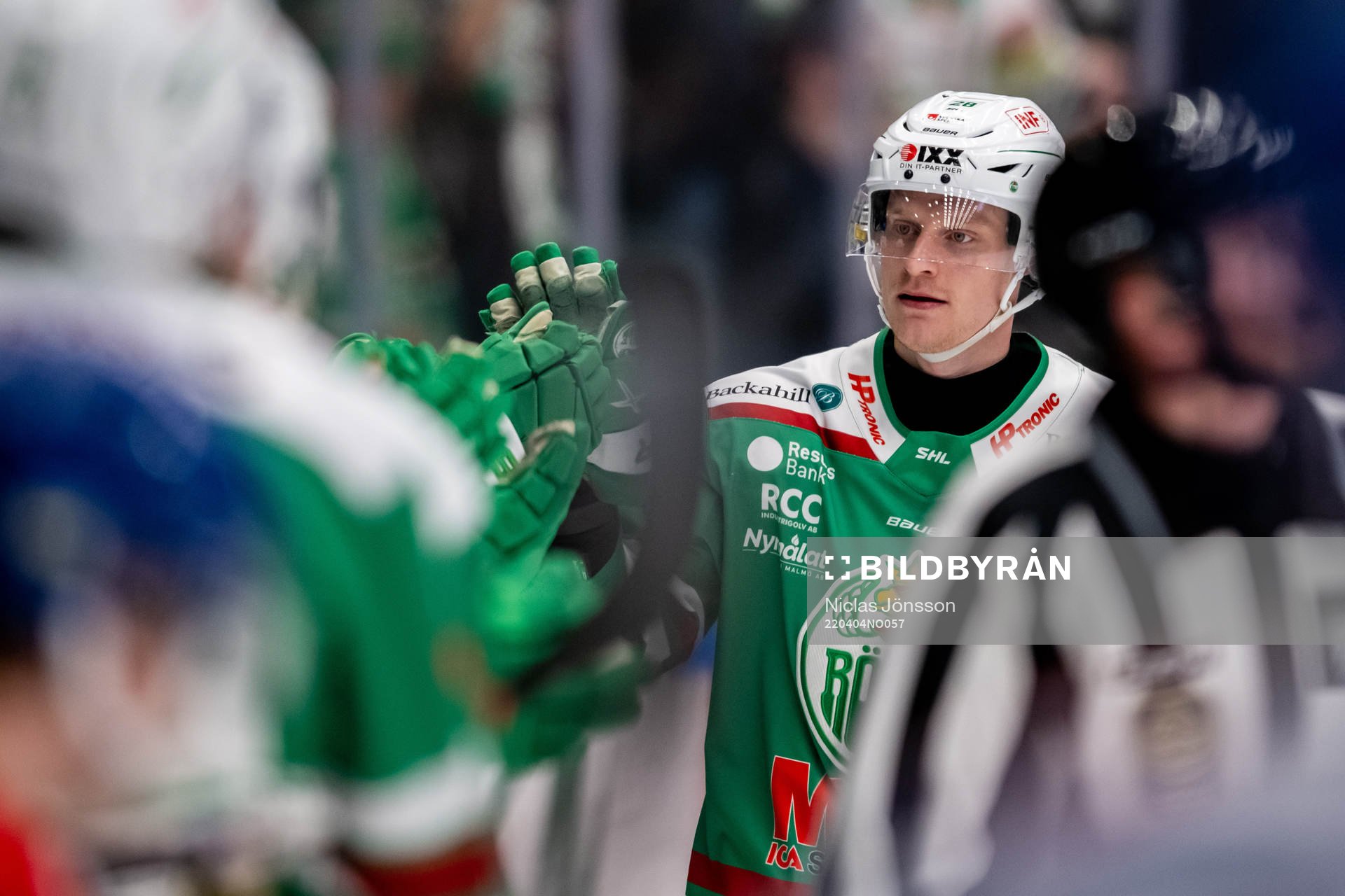 Rögles Anton Bengtsson  jublar