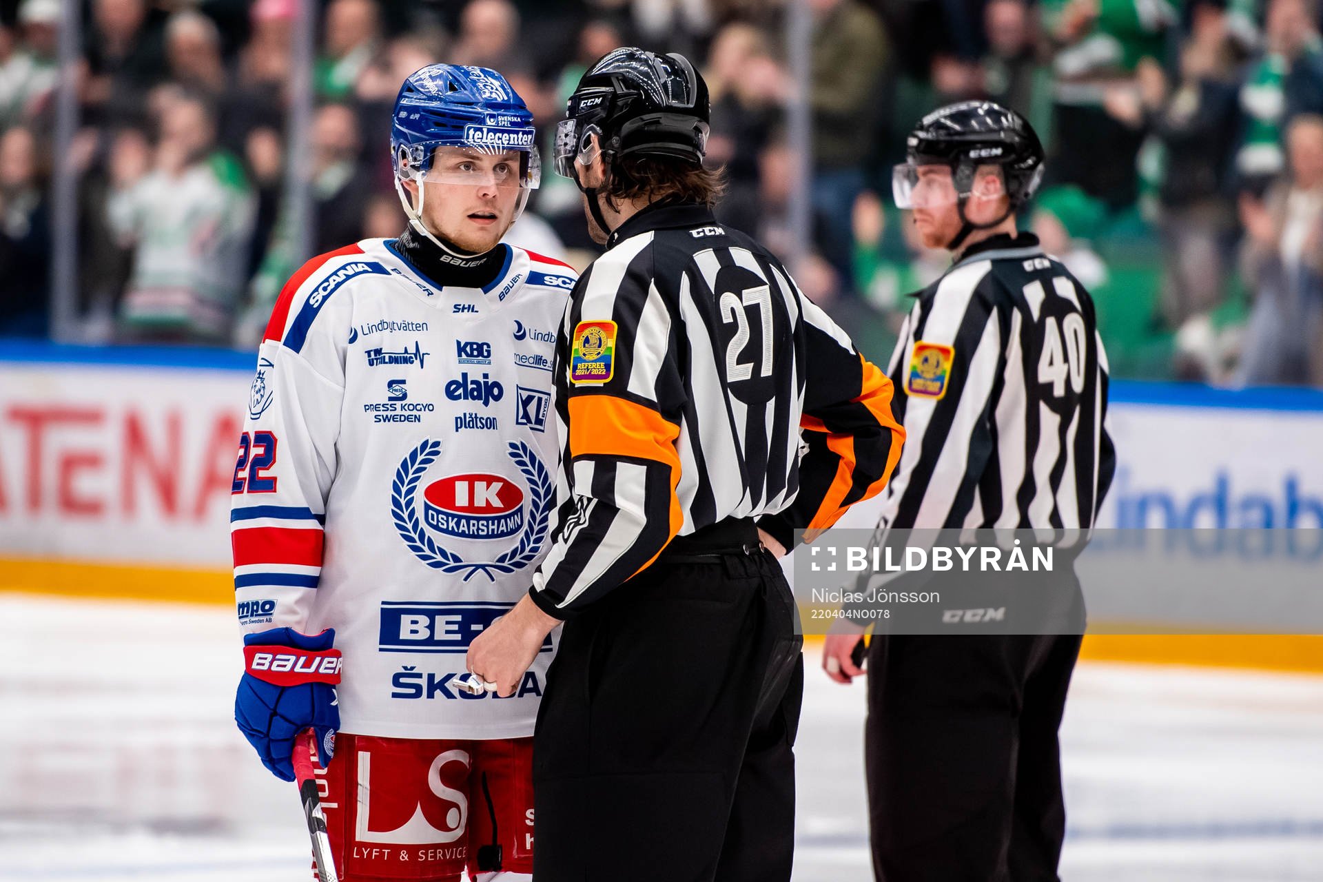 Oskarshamns John Dahlström i diskussion med Domare Mikael