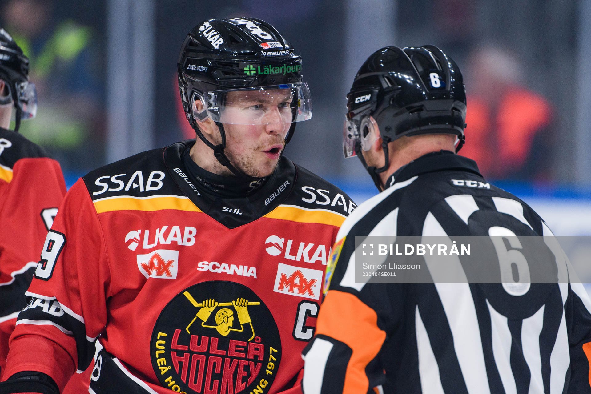 Luleås Erik Gustafsson och domare Sören Persson