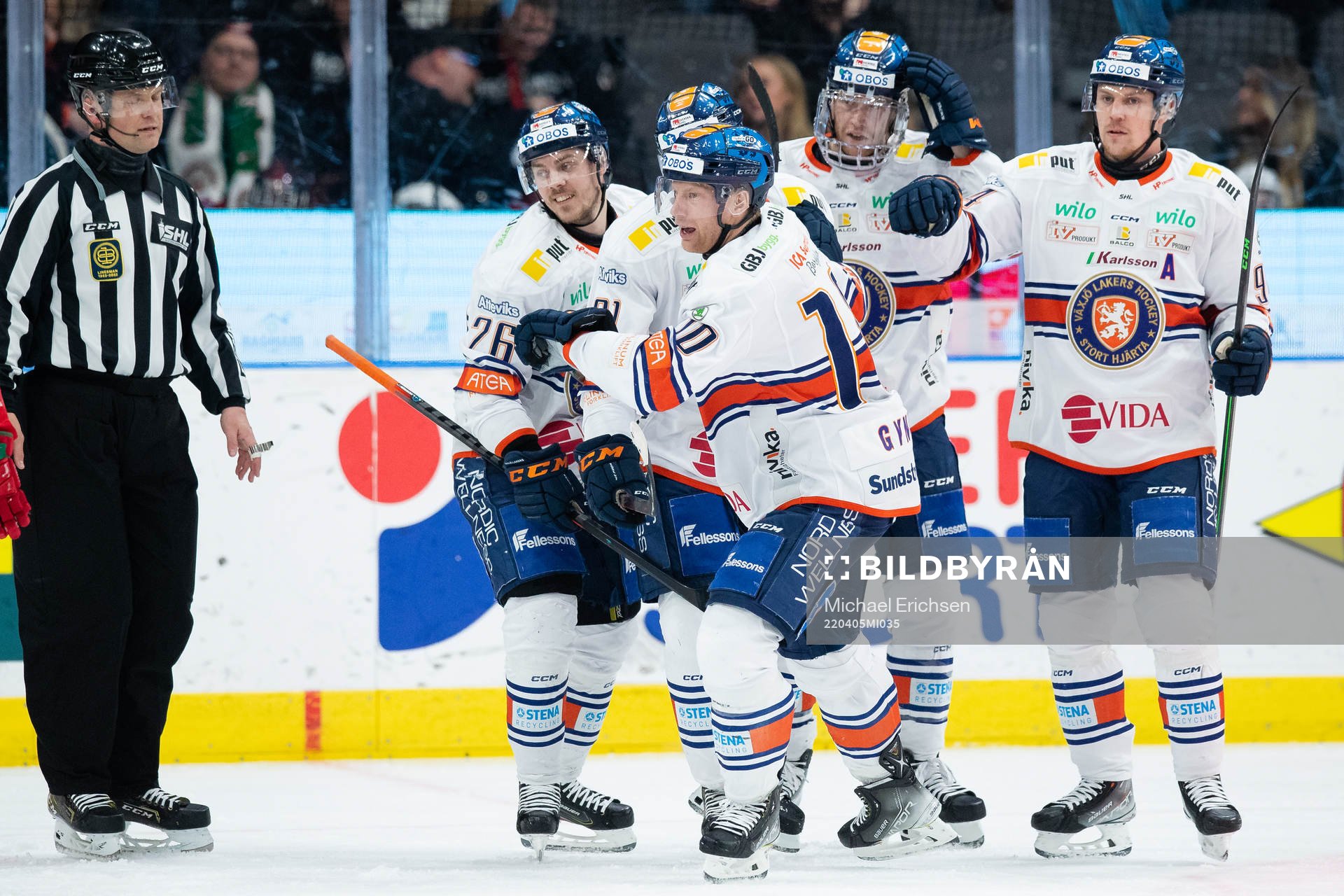 Växjös Richard Gynge jublar med lagkamrater