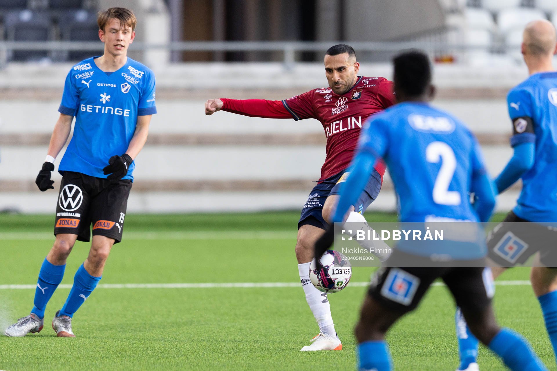 Örgrytes Sargon Abraham gör 1-0 under fotbollsmatchen i Superettan mellan Örgryte och Halmstad den 5 april 2022 i Göteborg. 