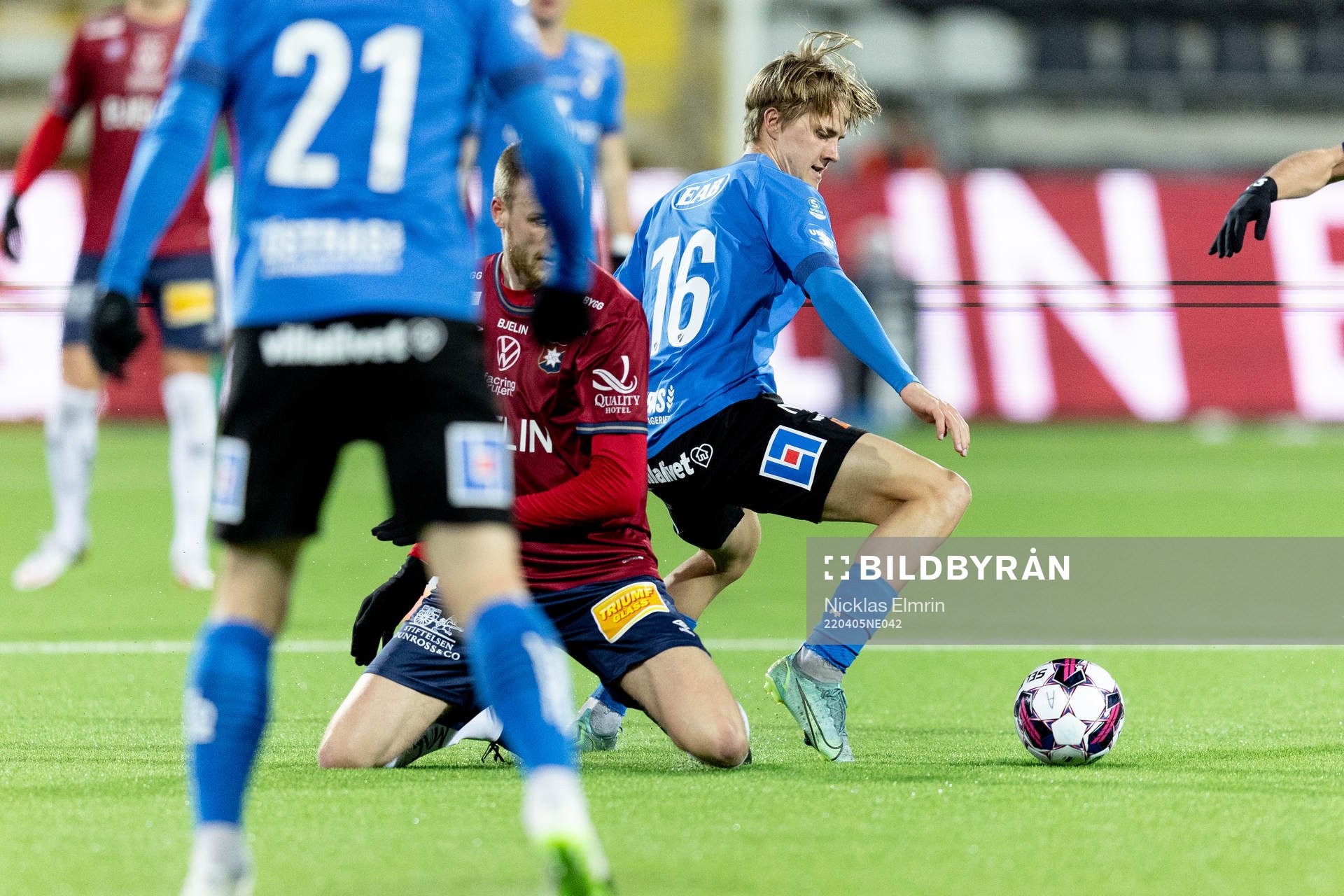 Halmstads Erik Ahlstrand mot Örgrytes Elias Gustafson