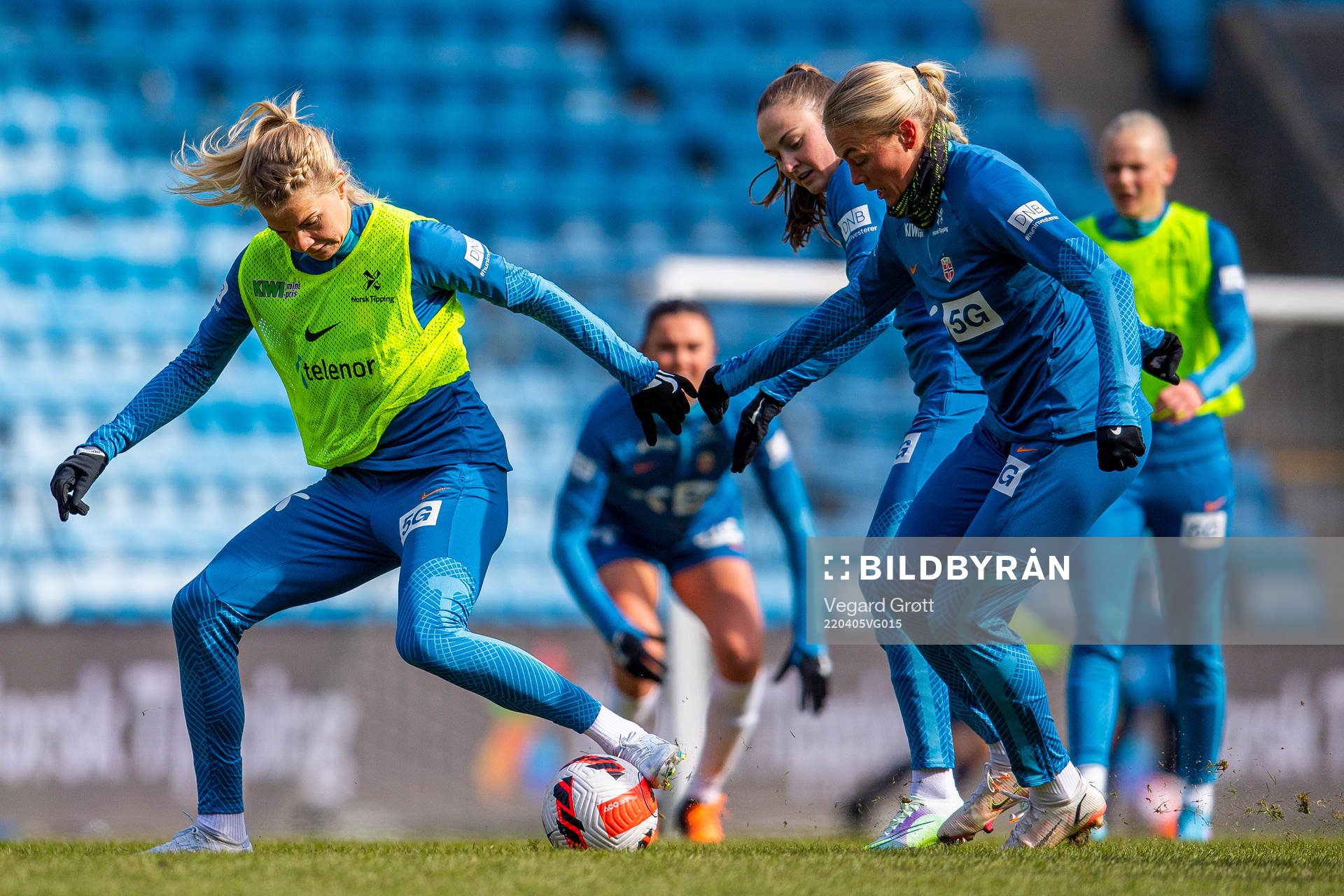 Ada Hegerberg, Vilde Hasund and Guro Bergsvand of the