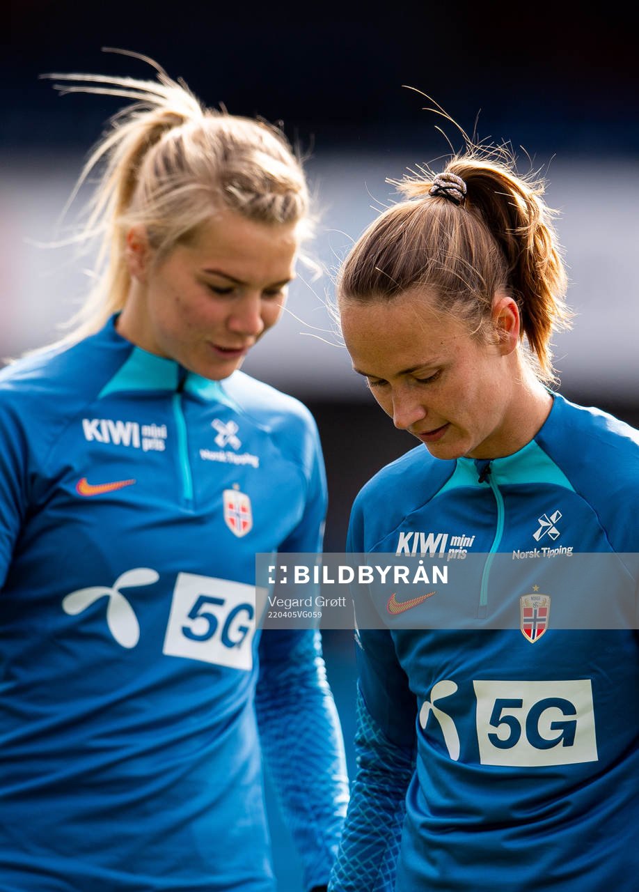 Caroline Graham Hansen and Ada Hegerberg of the Norwegian
