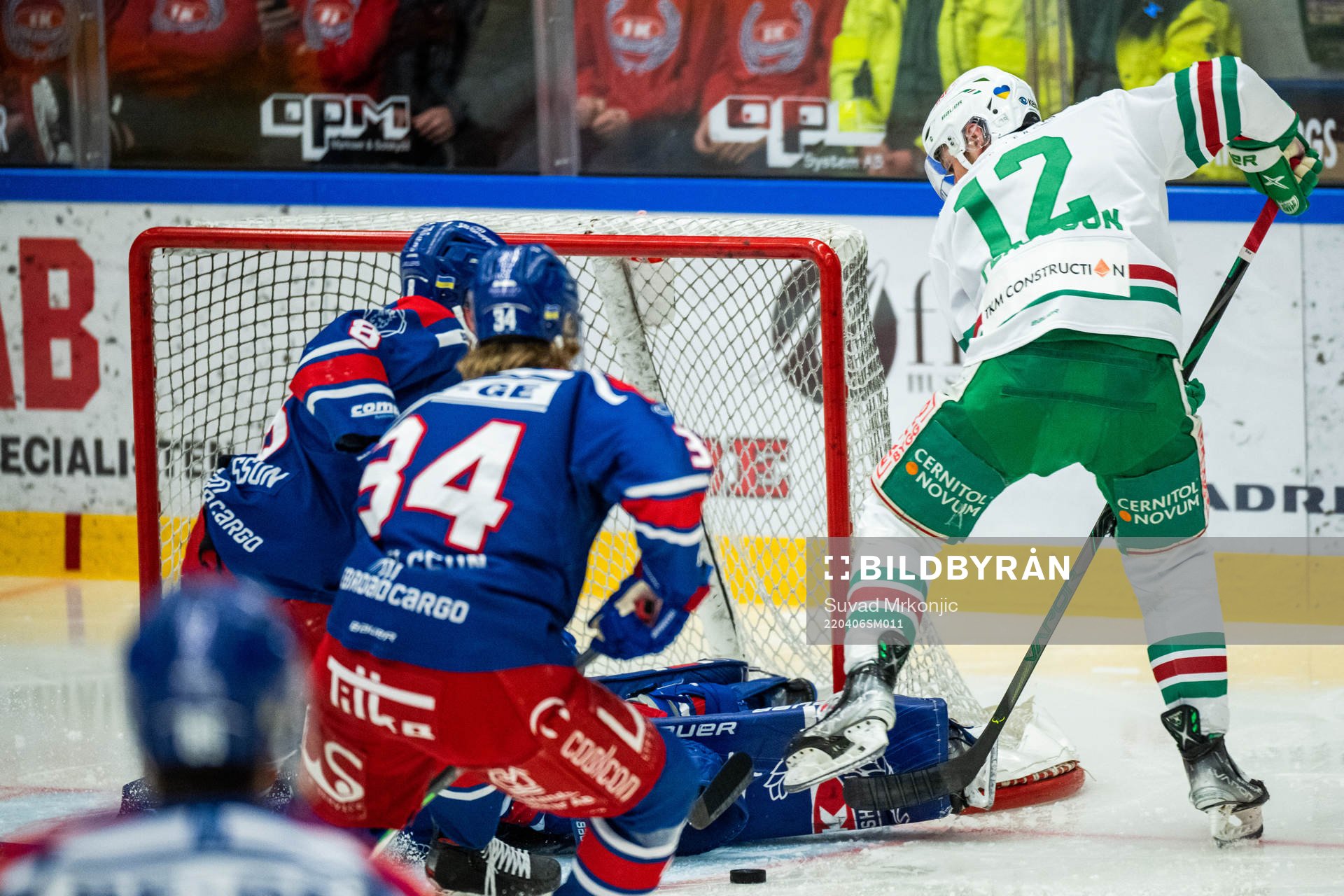 Oskarshamns Fredrik Olofsson och målvakt Tim Juel