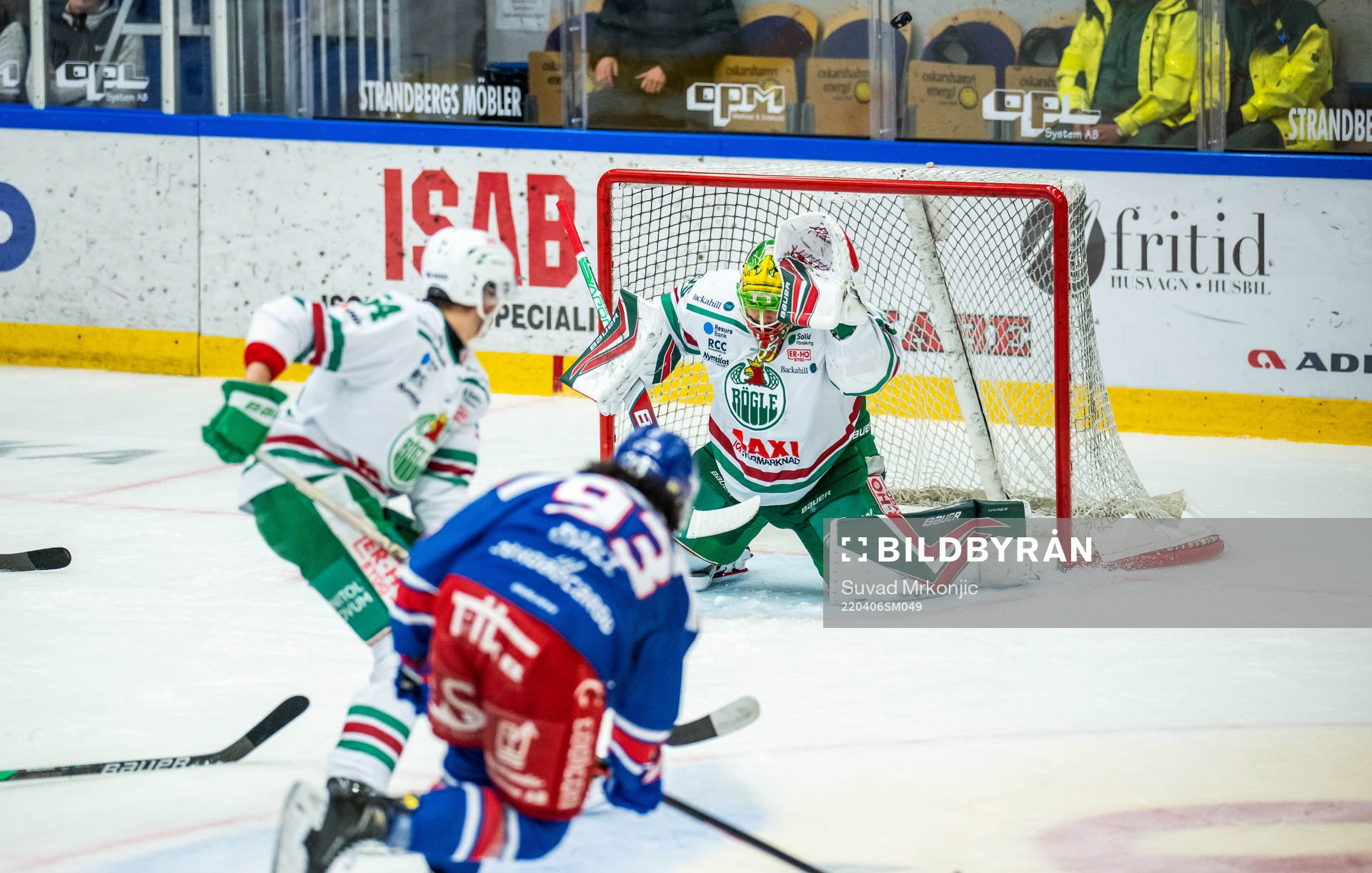 Oskarshamns Cameron Brace och Rögles målvakt Christoffer