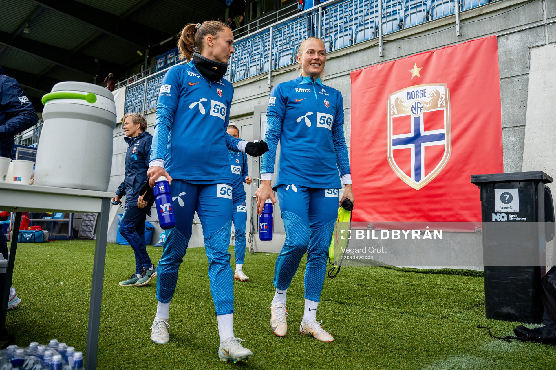 Caroline Graham Hansen and Guro Bergsvand of the Norwegian