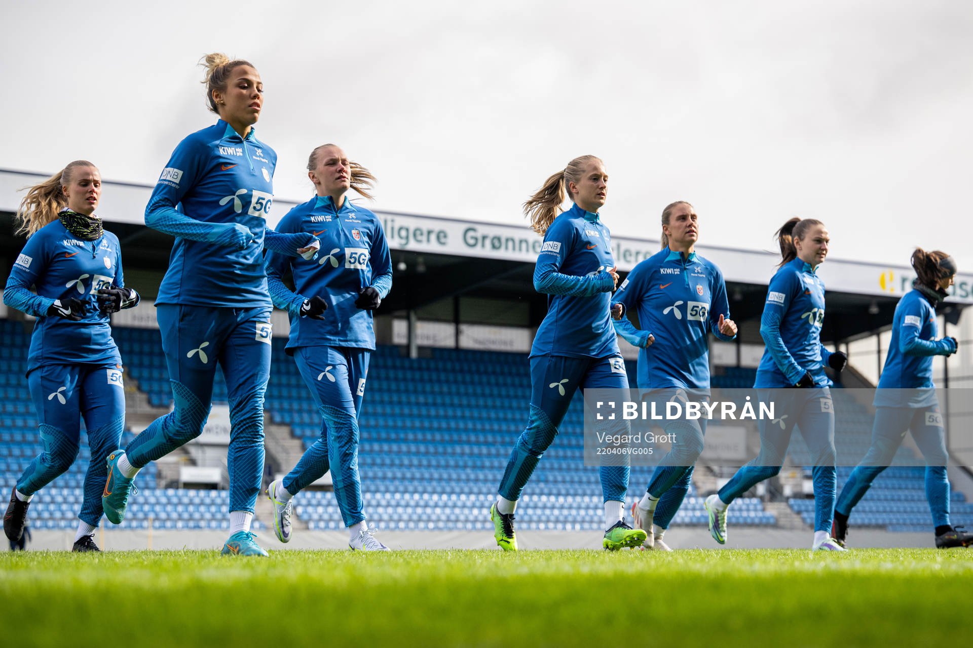 Amalie Eikeland and players of the Norwegian women's