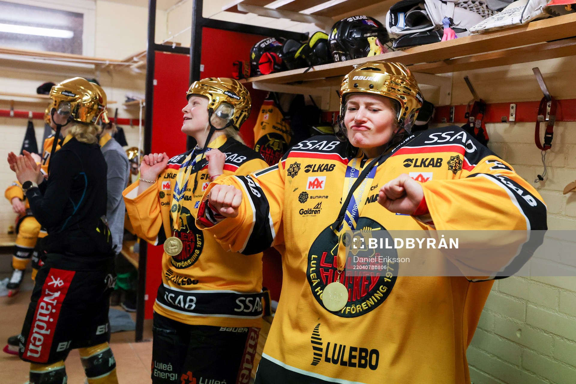Luleås målvakt Frida Axell jublar