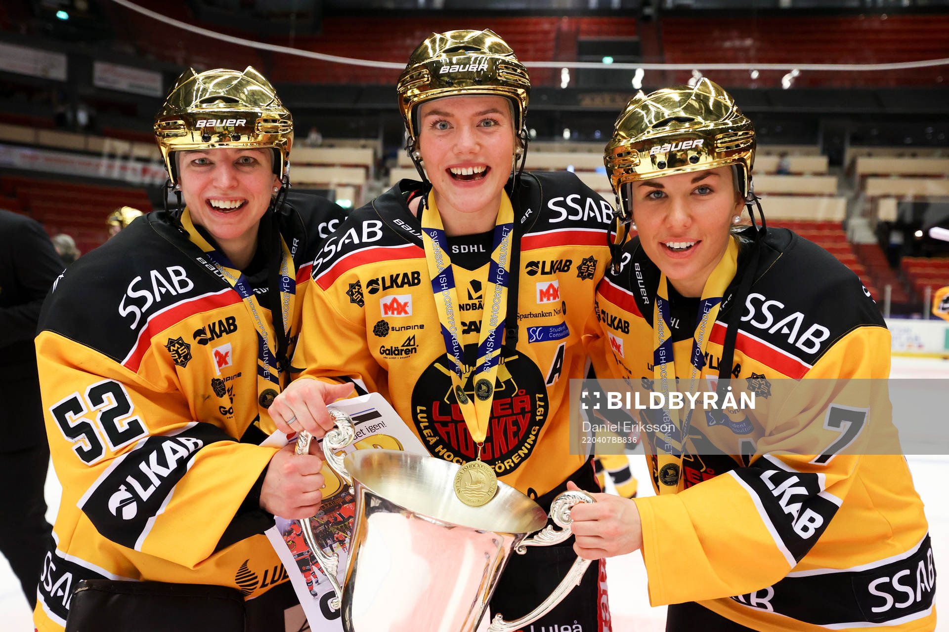 Luleås målvakt Sara Grahn, Ronja Savolainen och Anna