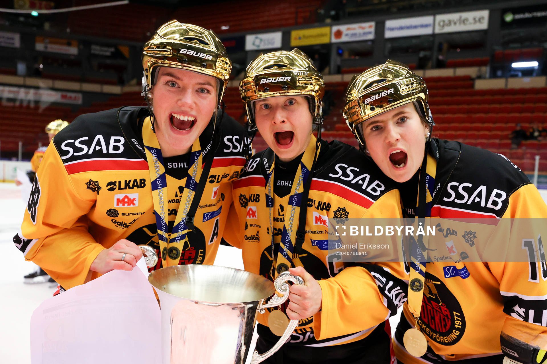 Luleås Ronja Savolainen, Jenni Hiirikoski och Petra