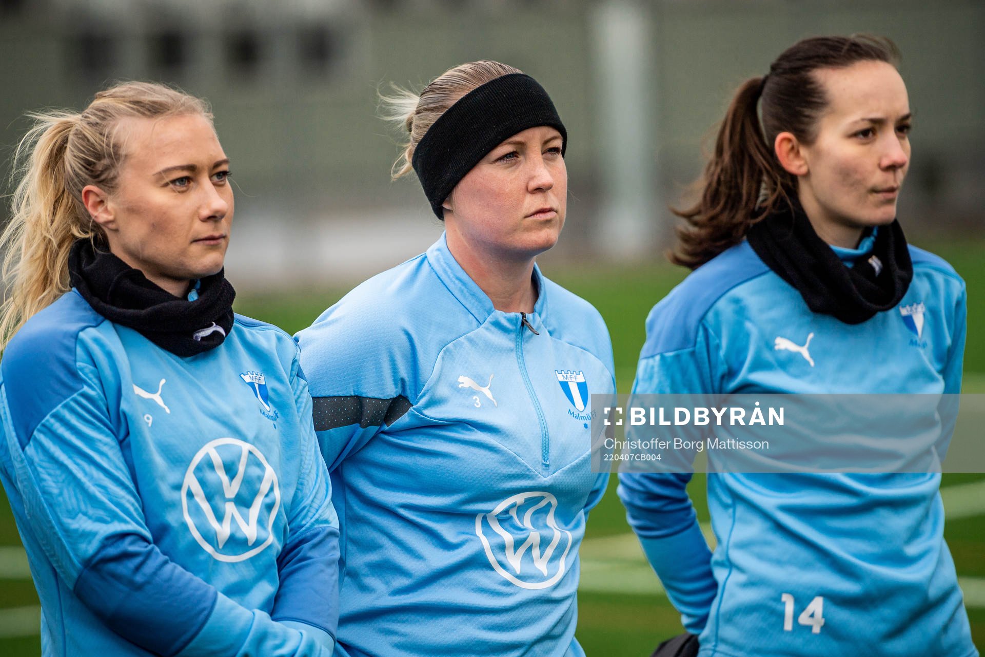 Madeleine Hejde, Caroline Williamsdotter och Martina Sutalo under en fotbollsträning med Malmö FF Dam den 7 april 2022 i Malmö. 