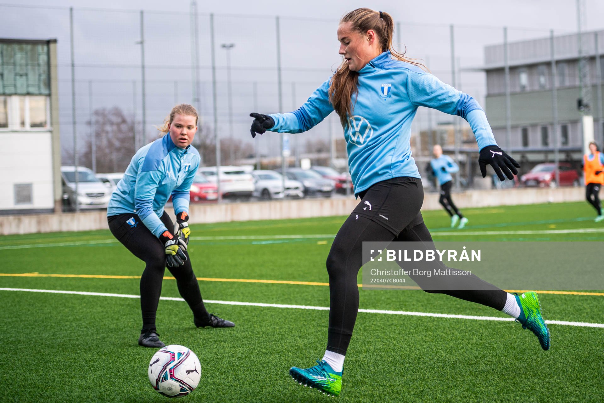 Målvakt Emma Svensson och Linnea Svensson