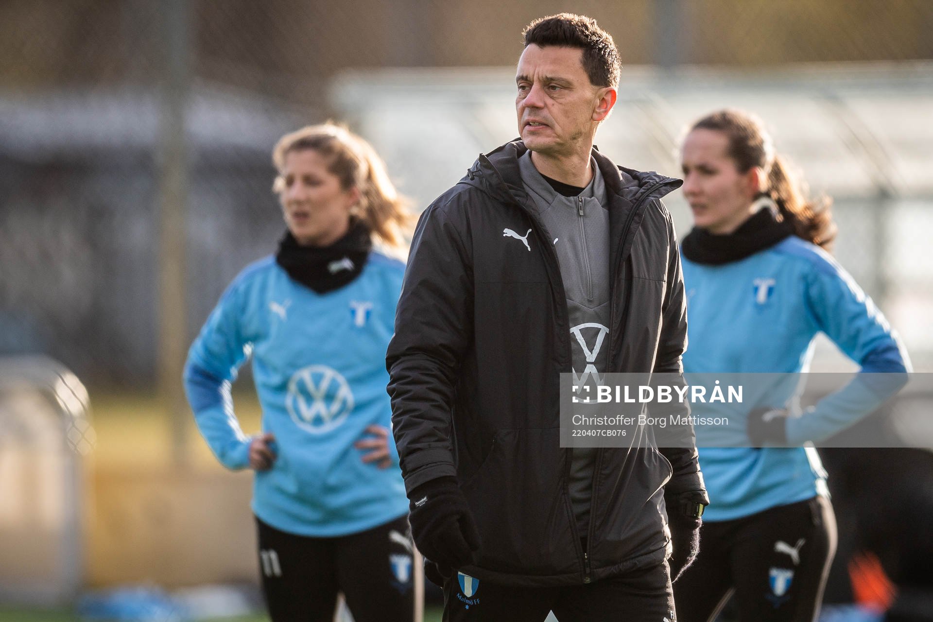 Tränare Fredrik Jahnfors under en fotbollsträning med Malmö FF Dam den 7 april 2022 i Malmö. 