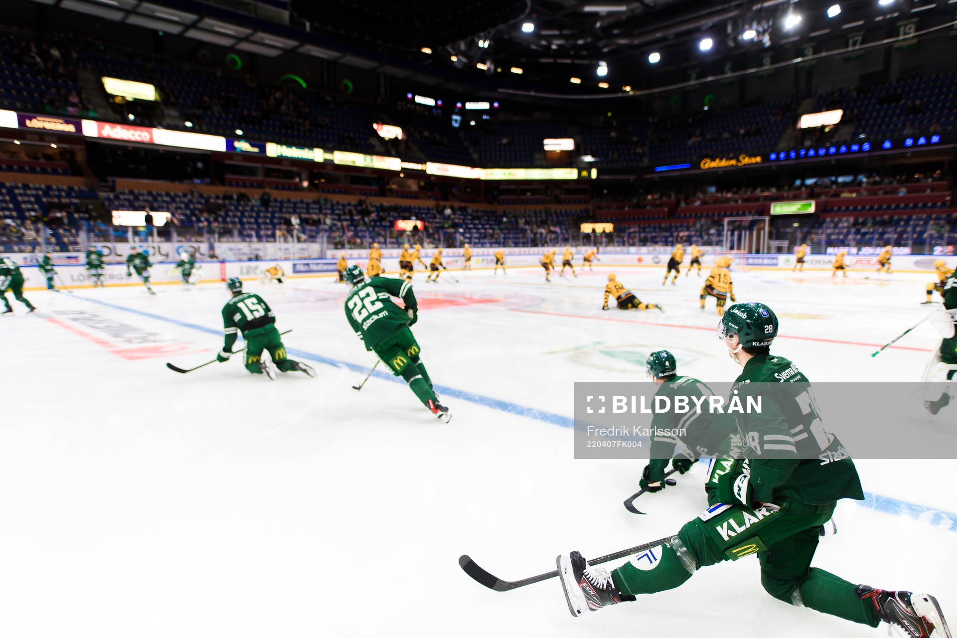 Färjestads och Skellefteås spelare värmer upp