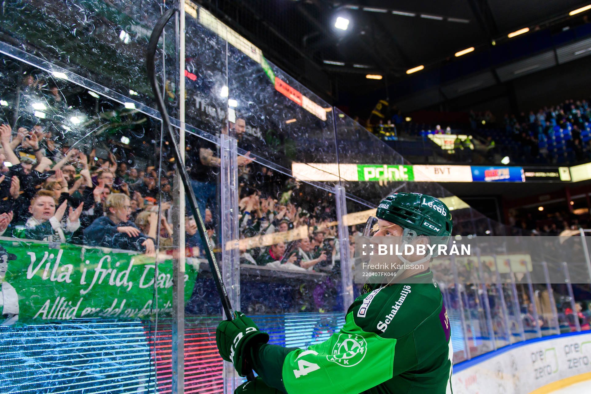 Färjestads Victor Ejdsell jublar