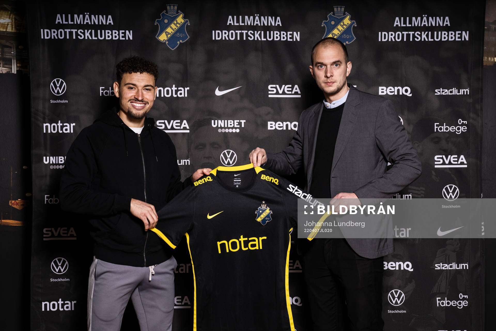 Jordan Larsson och Sportchef Henrik Jurelius