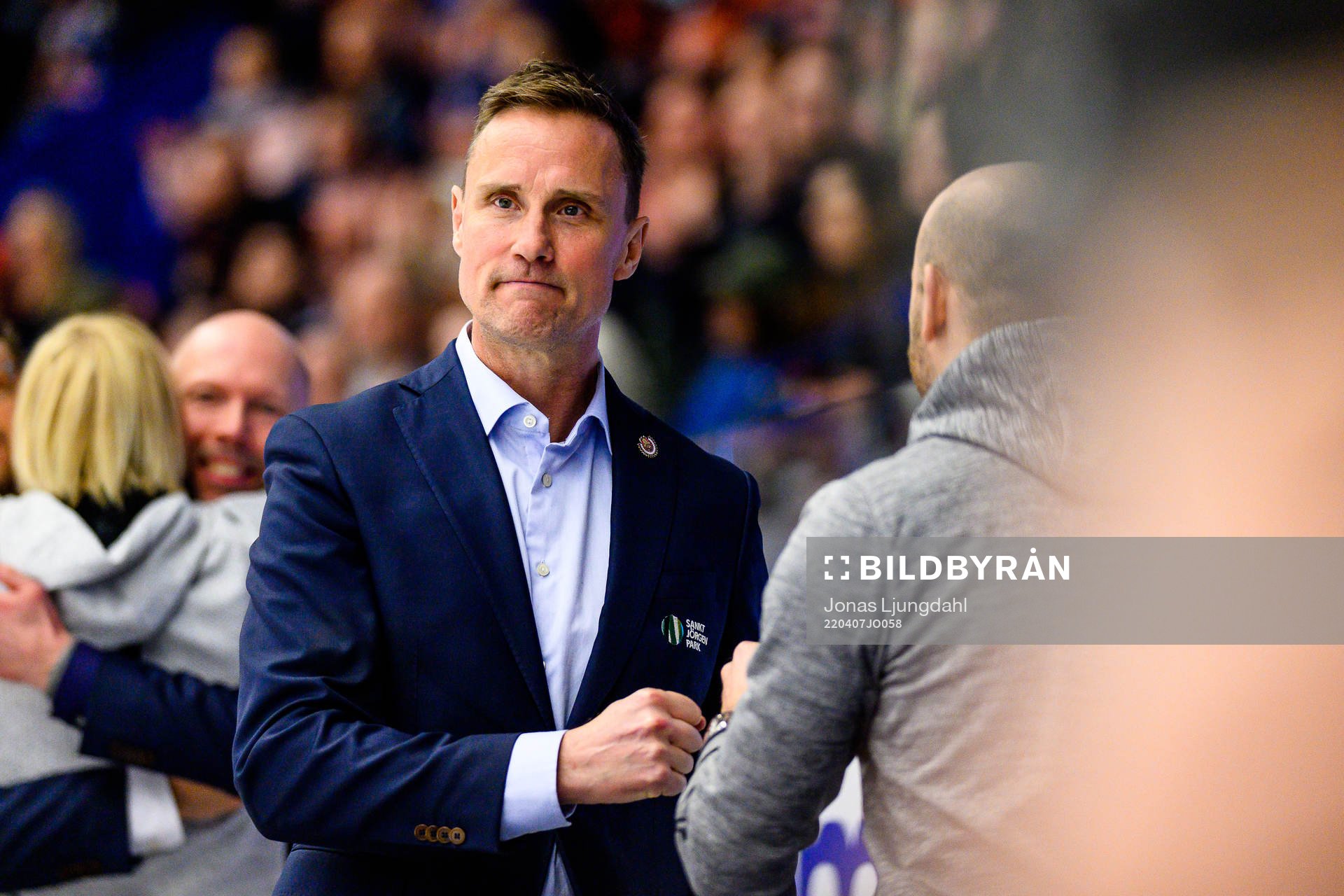 Frölundas tränare Roger Rönnberg jublar