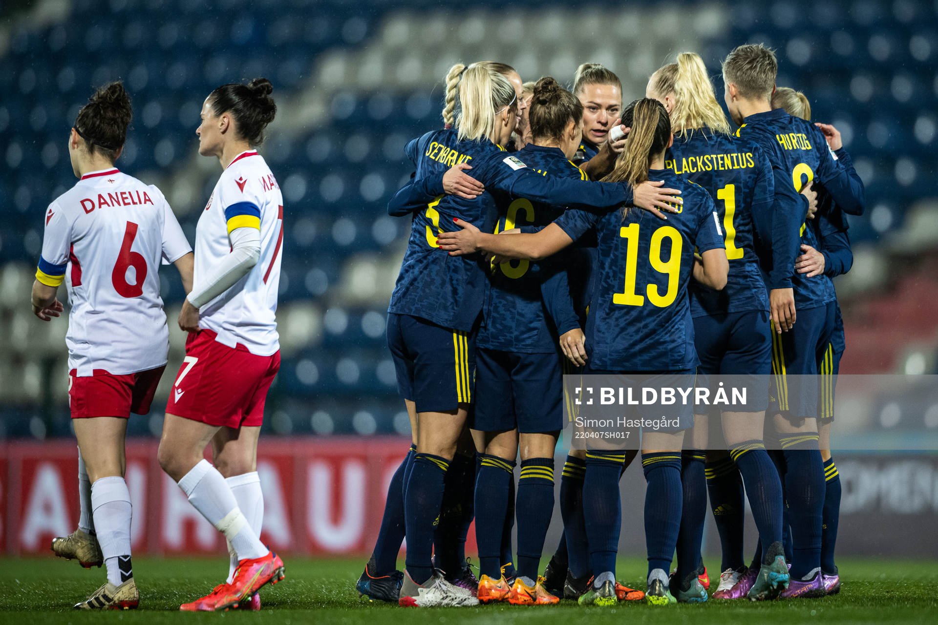 Fridolina Rolfö of Sweden celebrate with teammates