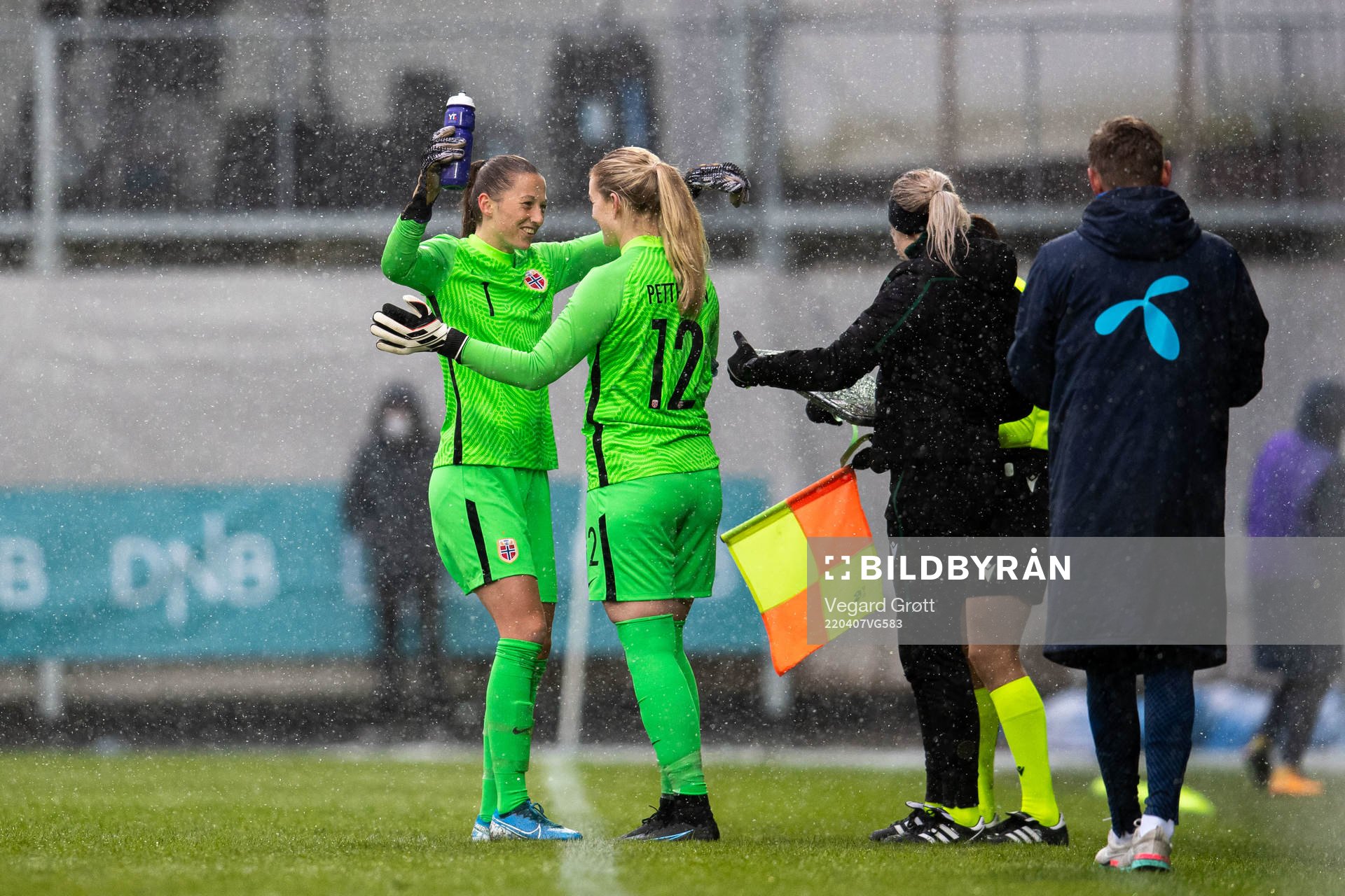 Goalkeeper Cecilie Fiskerstrand and goalkeeper Guro