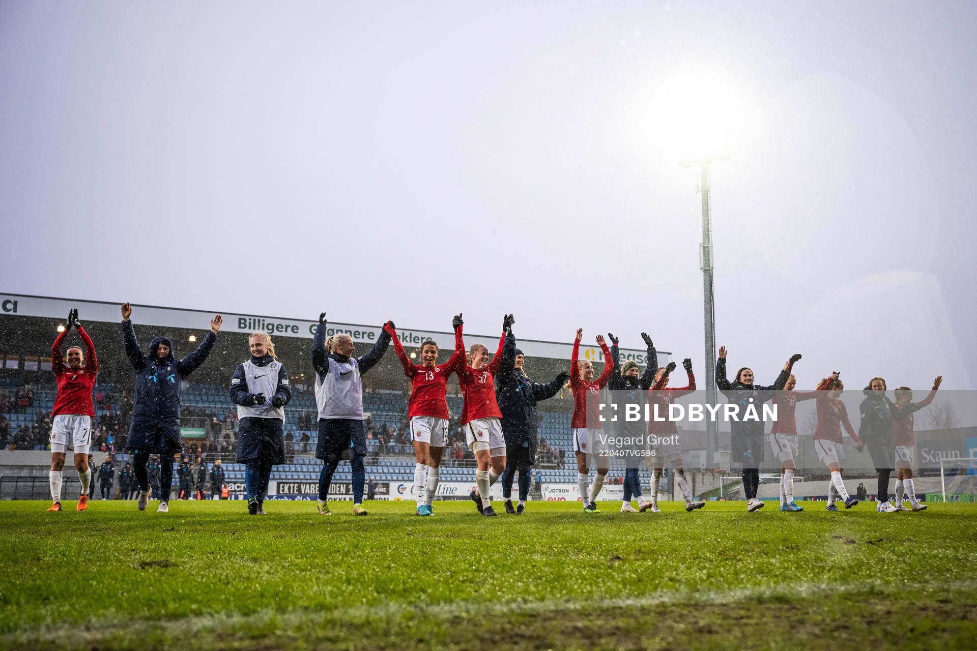Players of Norway celebrate after the FIFA Women's World Cup Qualifier football match between Norway and Kosovo on April 7, 2022 in Sandefjord.