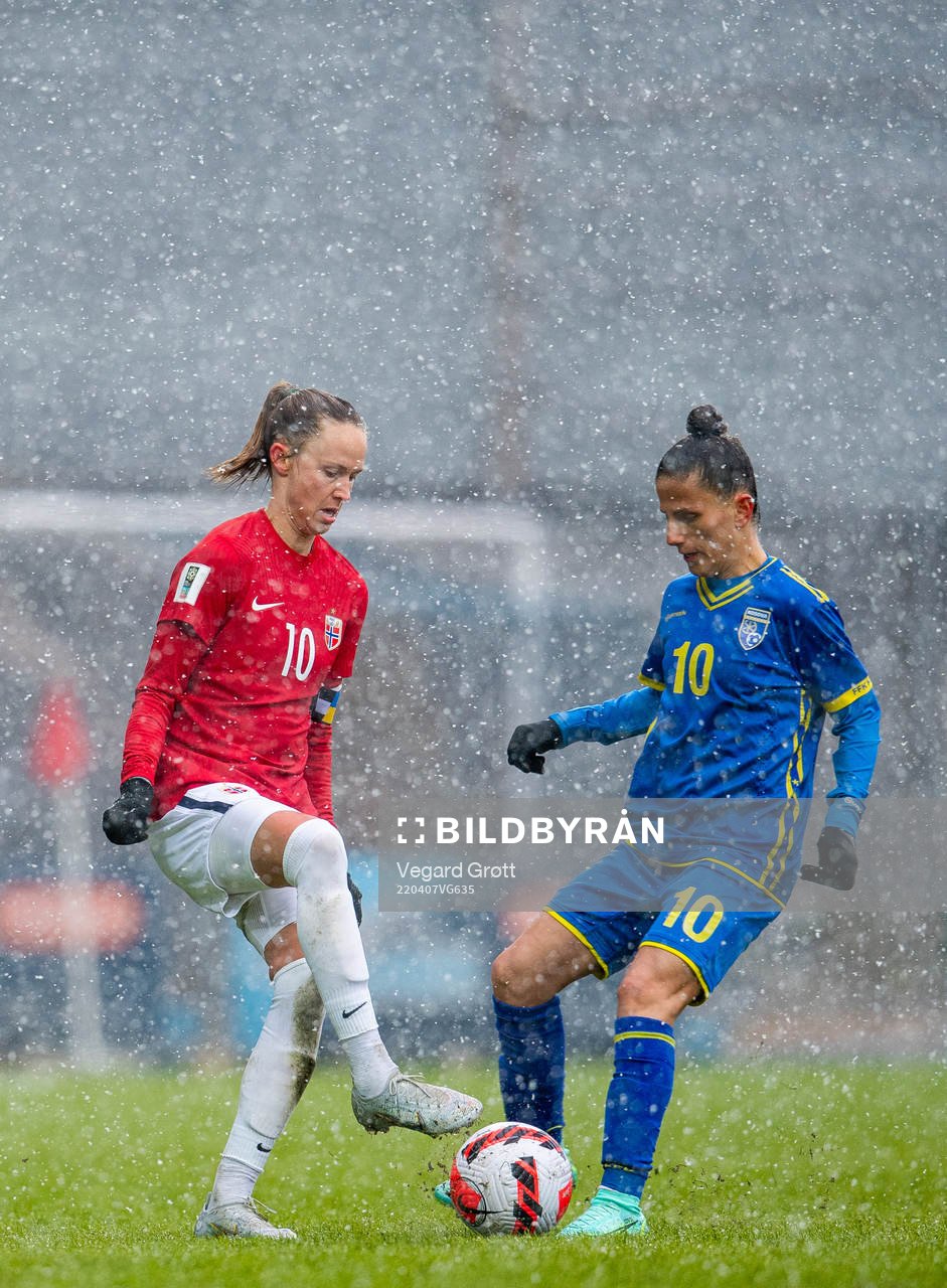 Caroline Graham Hansen of Norway and Valentina Limani of