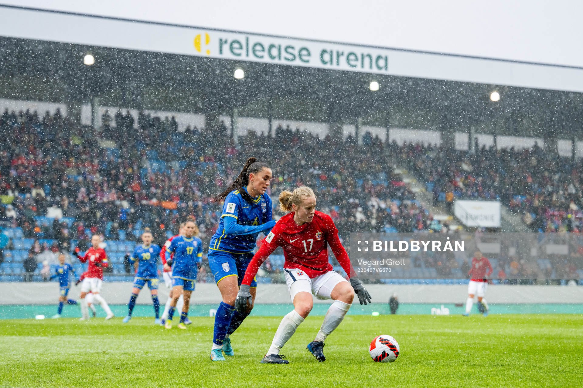 Besarta Hisenaj of Kosovo and Julie Blakstad of Norway